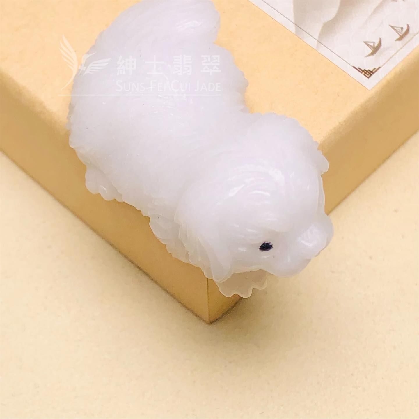 白色翡翠狗玉件