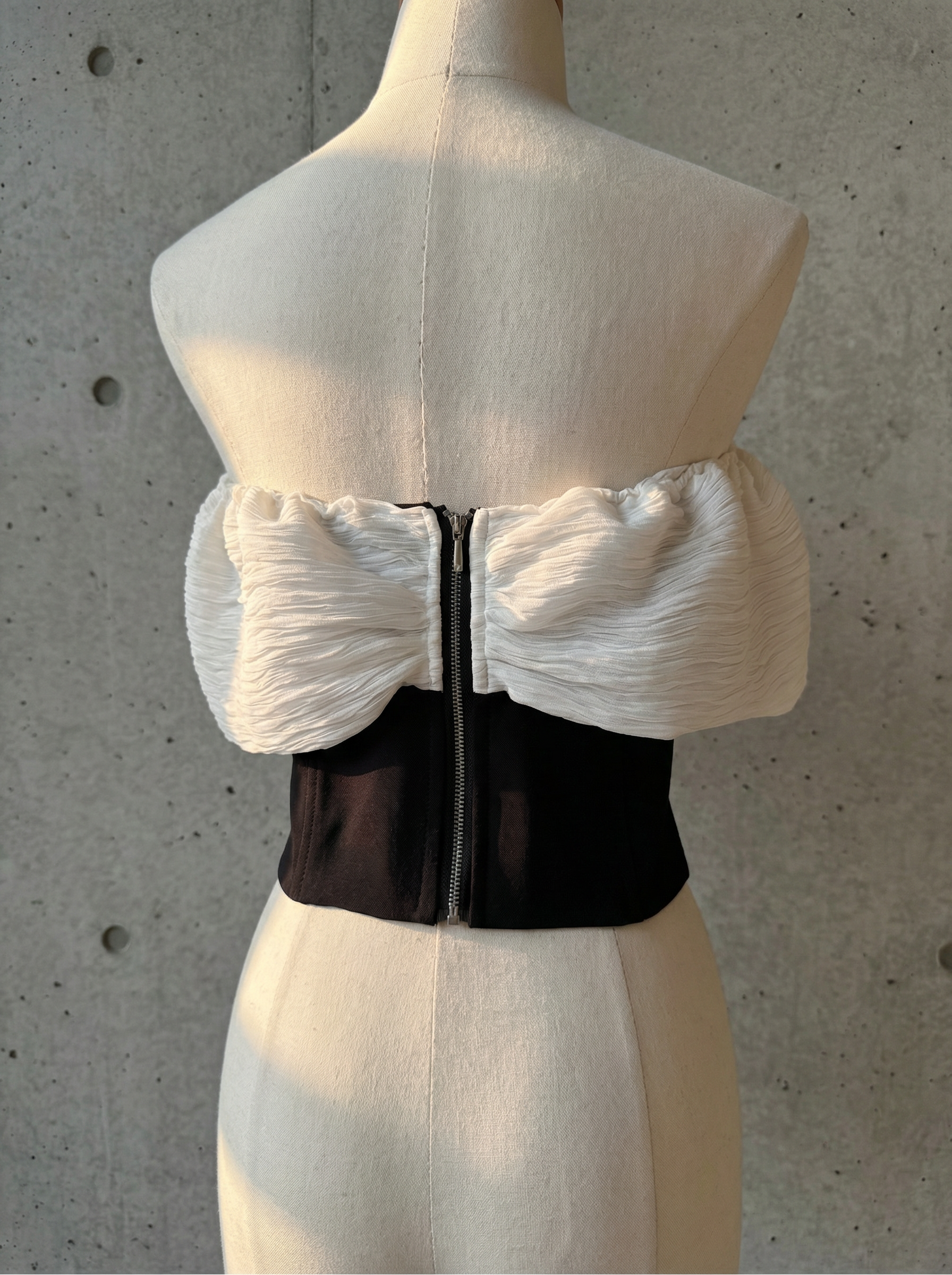 優雅露肩寶石裝飾上衣