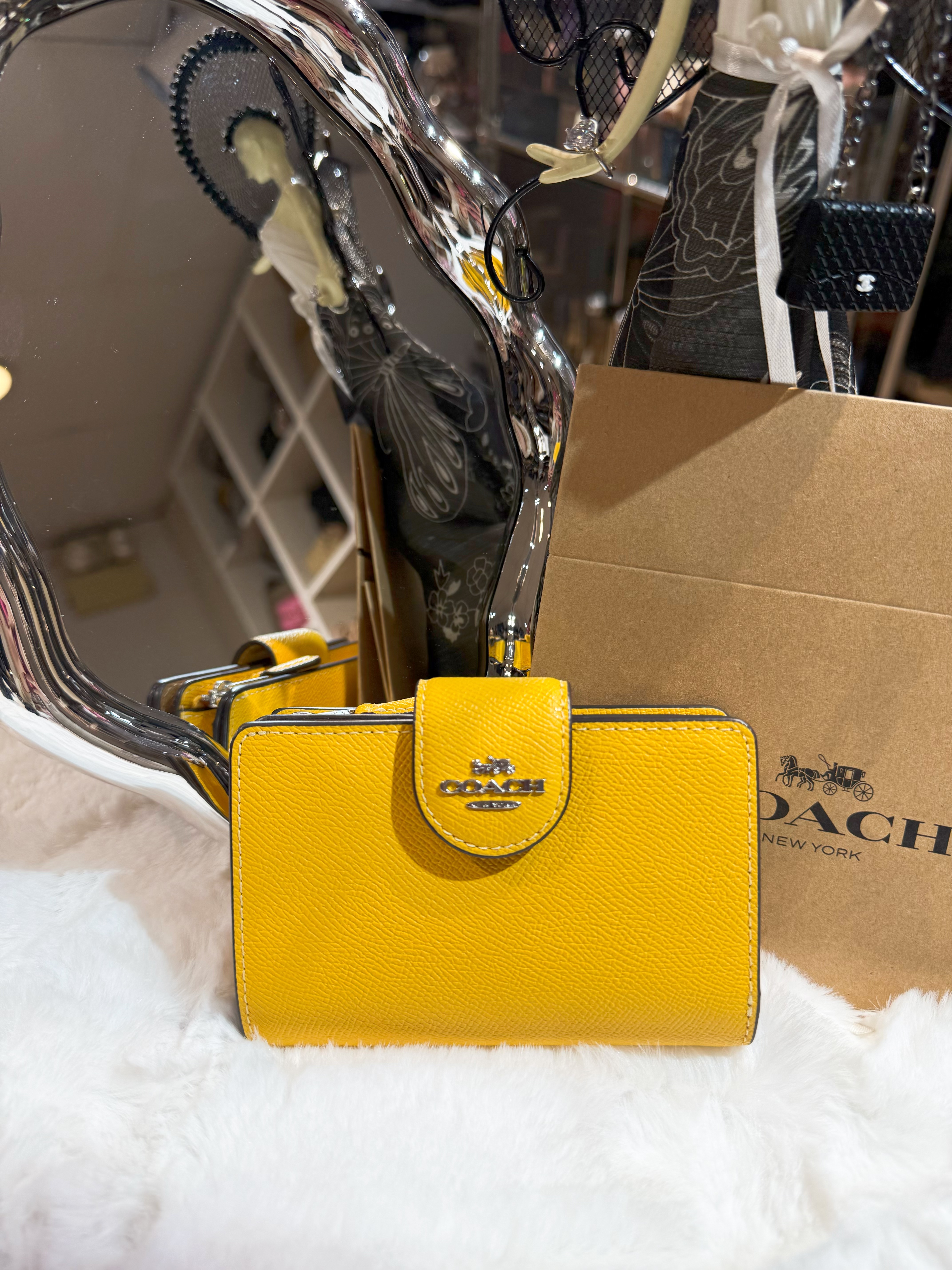 Coach medium wallet sf/yellow/s