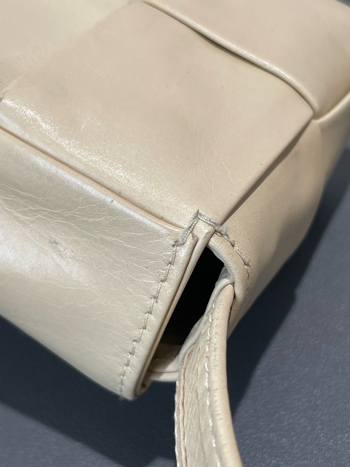 【預訂貨品】BV Candy Cassette六格米黃色編織包 