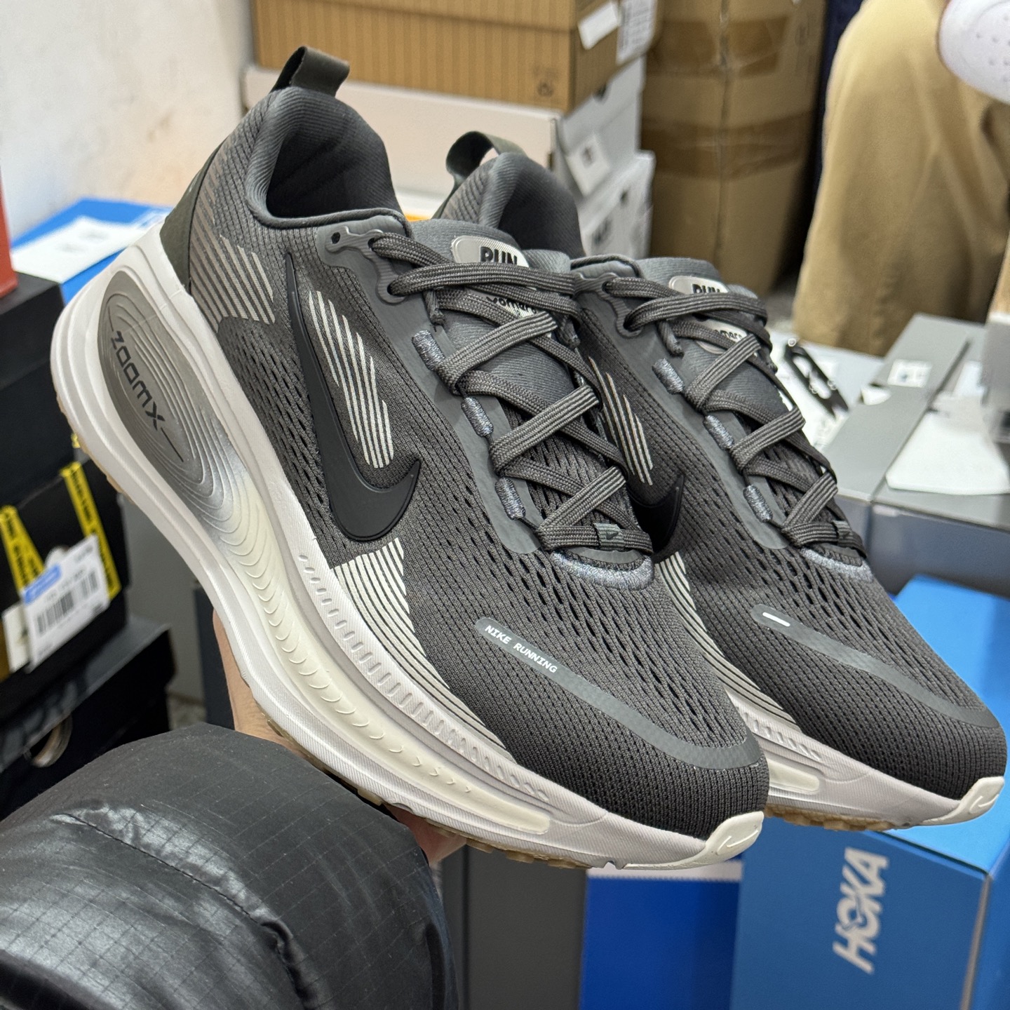 Nike Vomero 18 HM6803-215