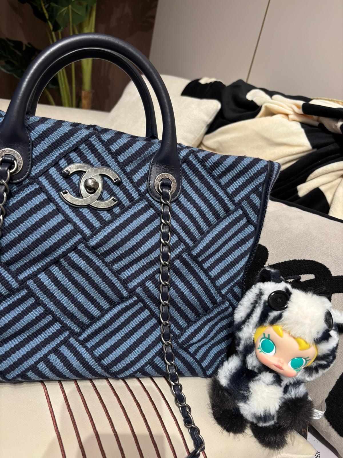 Chanel 2way Shoulder bag 100%Authentic,95%new  ✅22card✅dust bag✅box 