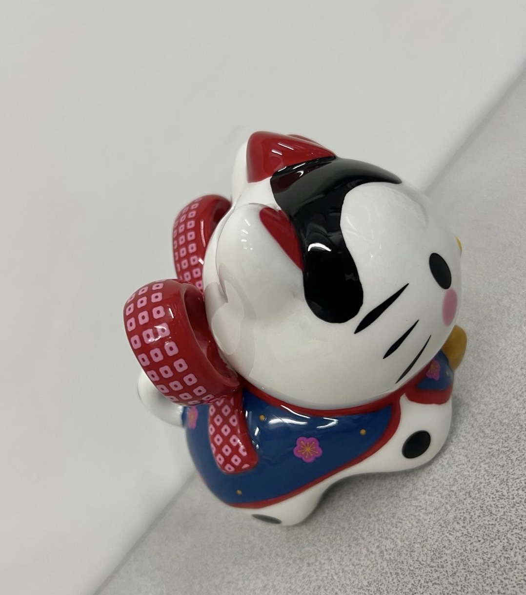 🎌日本直送🎌Hello Kitty「張子犬（はりこ犬）」造型陶瓷存錢筒