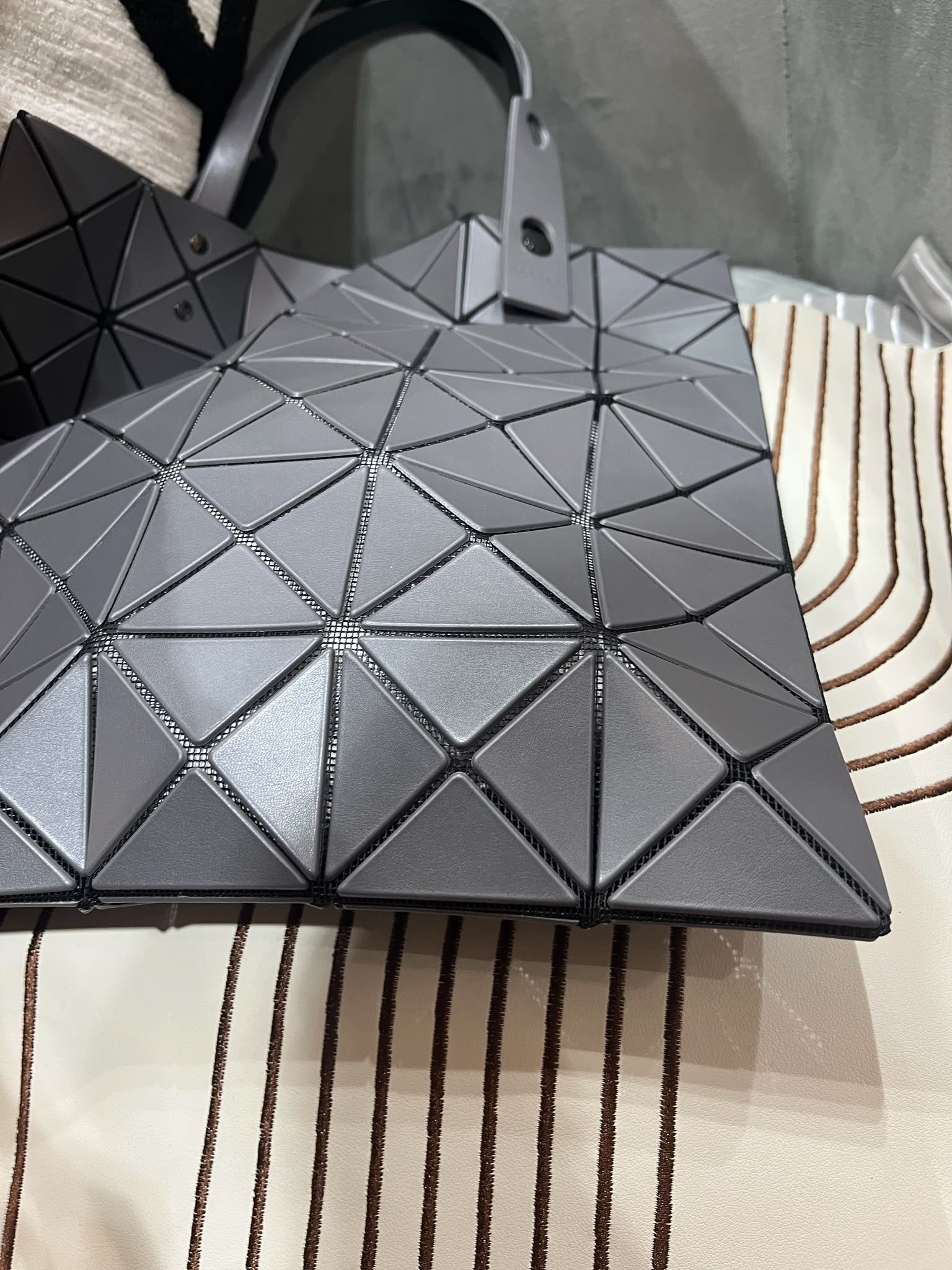 Issey miyake bao bao tote bag matte grey 100%Authentic, 99%new ✅dust bag 