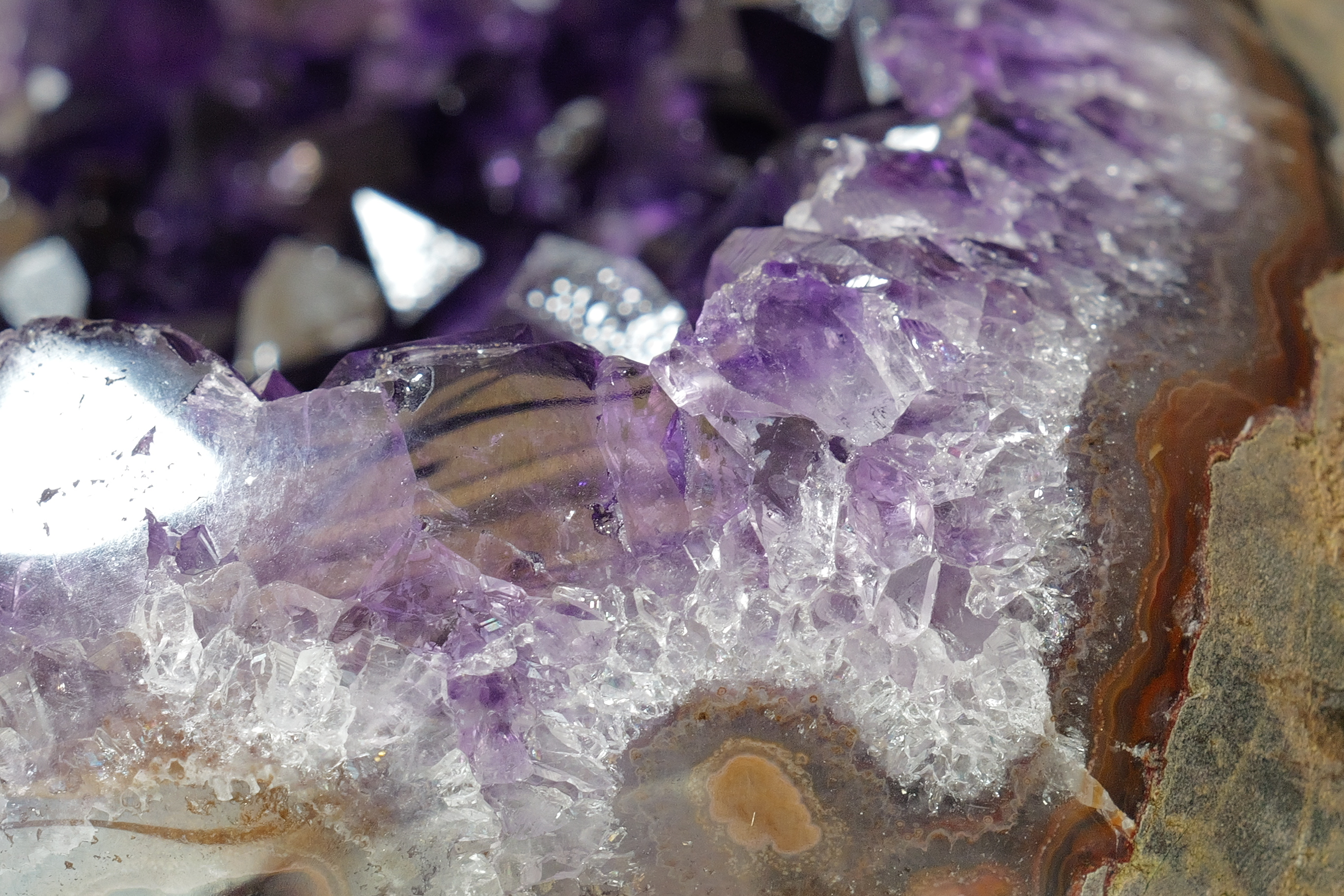 ༒ Uruguay 頂級帝王紫 1.4kg+瑪瑙晶牙背共生軟糖紫晶鎮༒ AM3008C31G1Asm-RA28*16JT