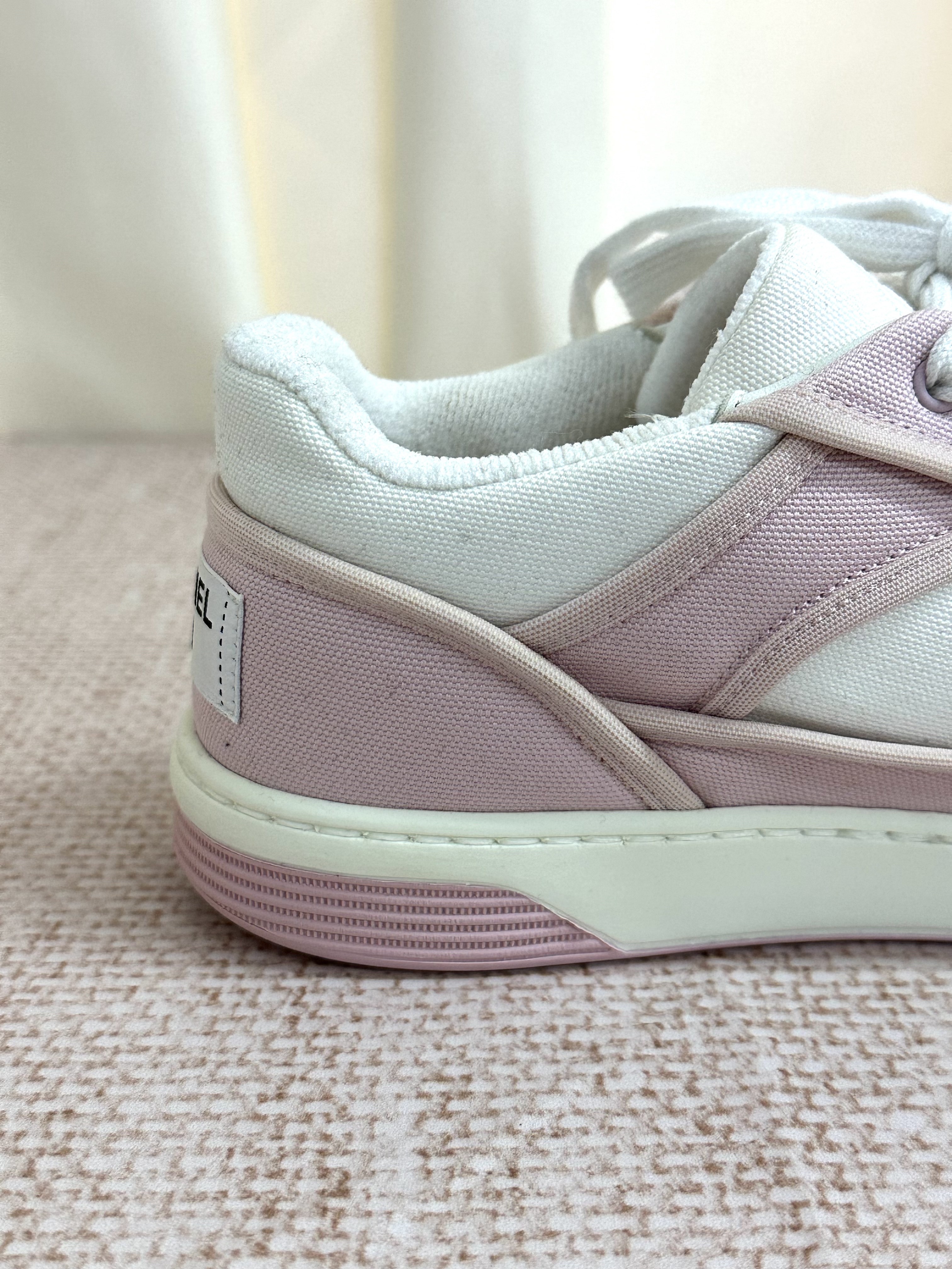 Pre-Owned Chanel Canvas Low Top Sneakers / Product Code: 26040720