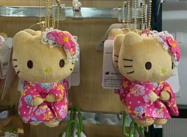 SANRIO HELLO KITTY 日燒和服吊飾公仔 - 04260228