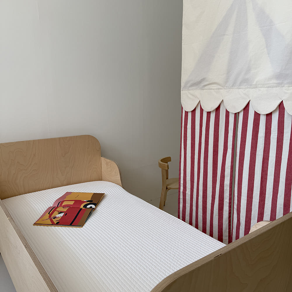Circus door curtain - Red