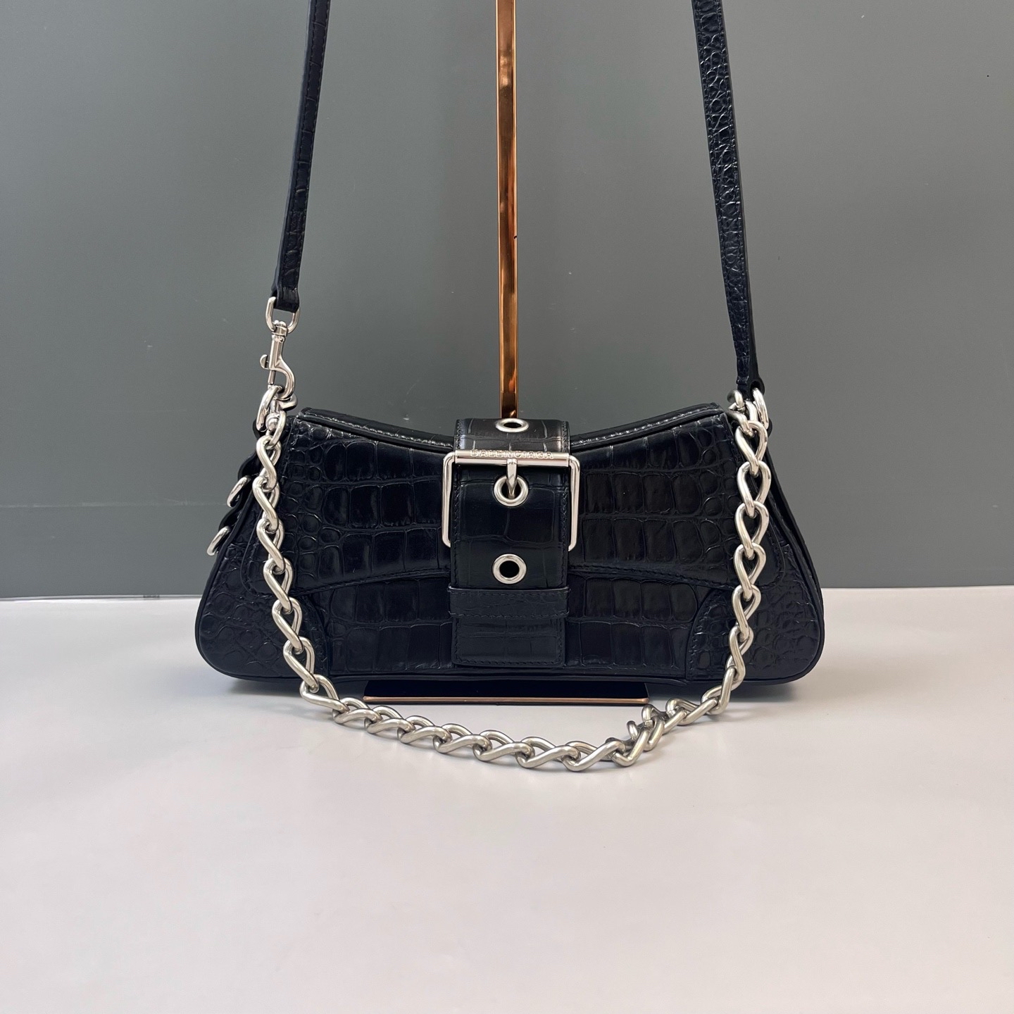 【預訂貨品】巴黎世家黑銀鰐魚壓紋腋下包