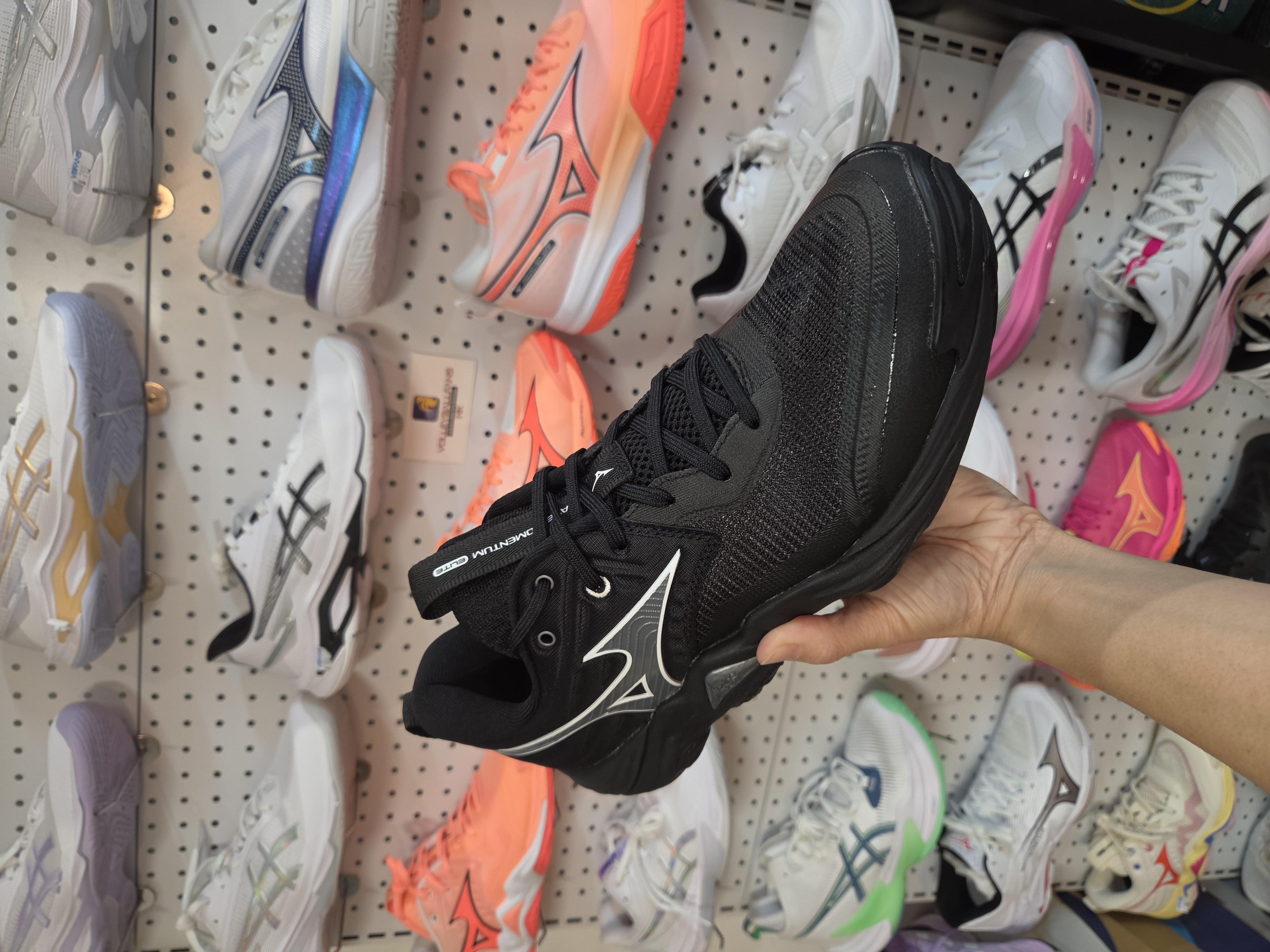 Mizuno Wave Momentum Elite 排球鞋