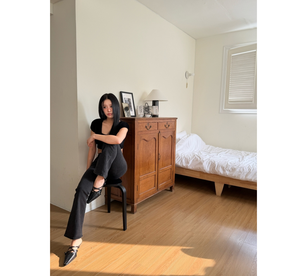 Stylish studs pointy mules