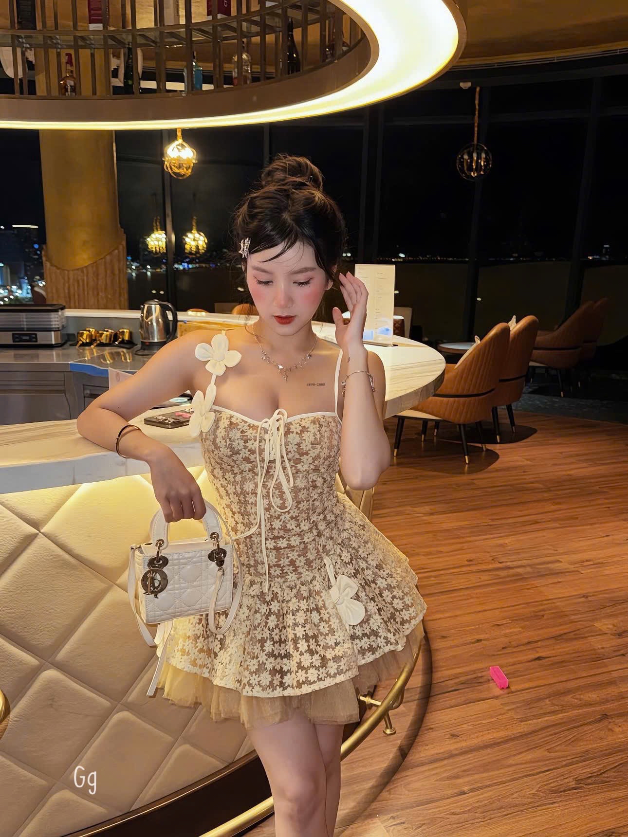 卉貼花束身迷你連身裙