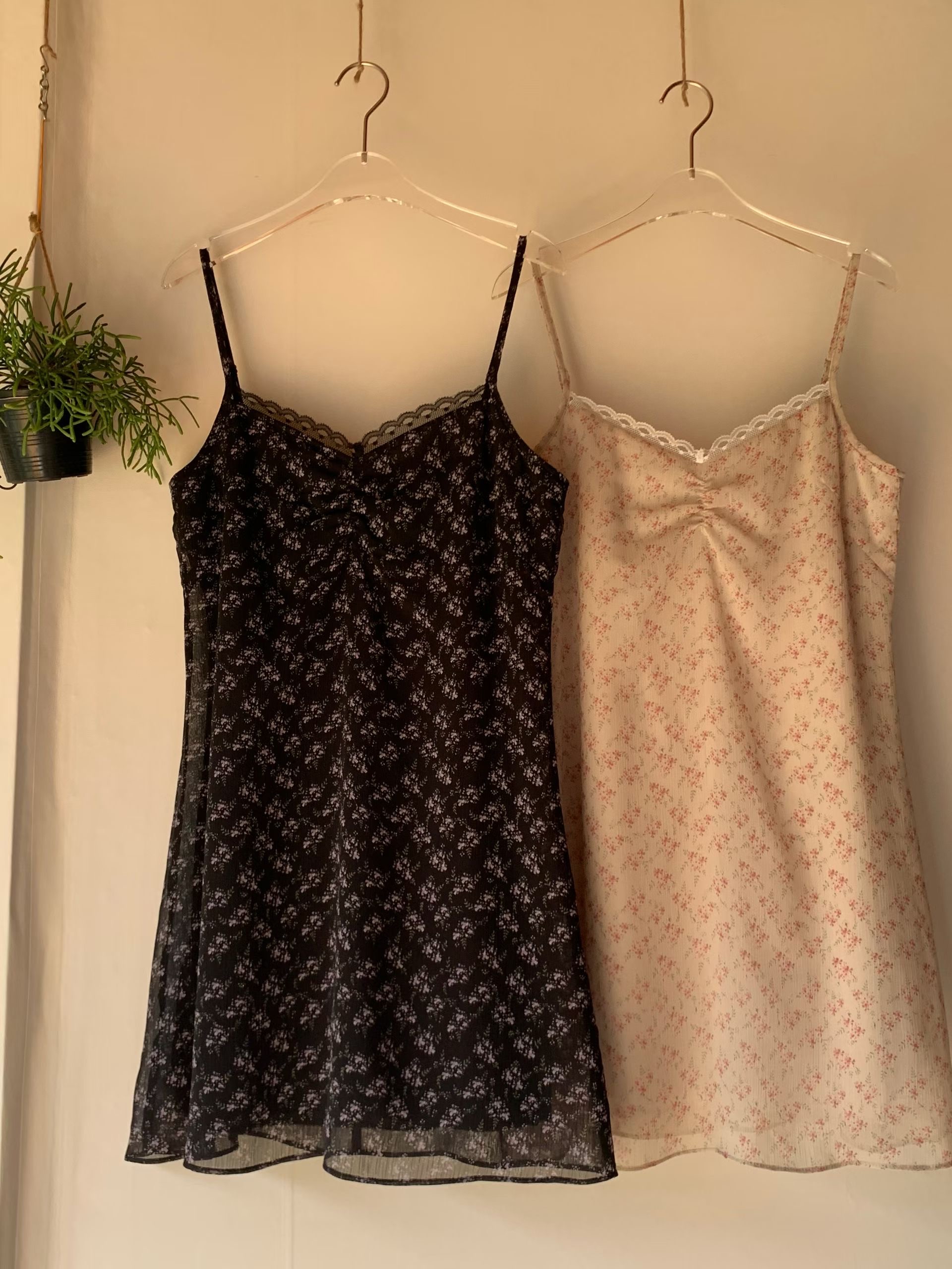 【🌷🖤打卡必選！少女感Lace輕砂碎花裙】Bloosom Day Ops(兩色入)