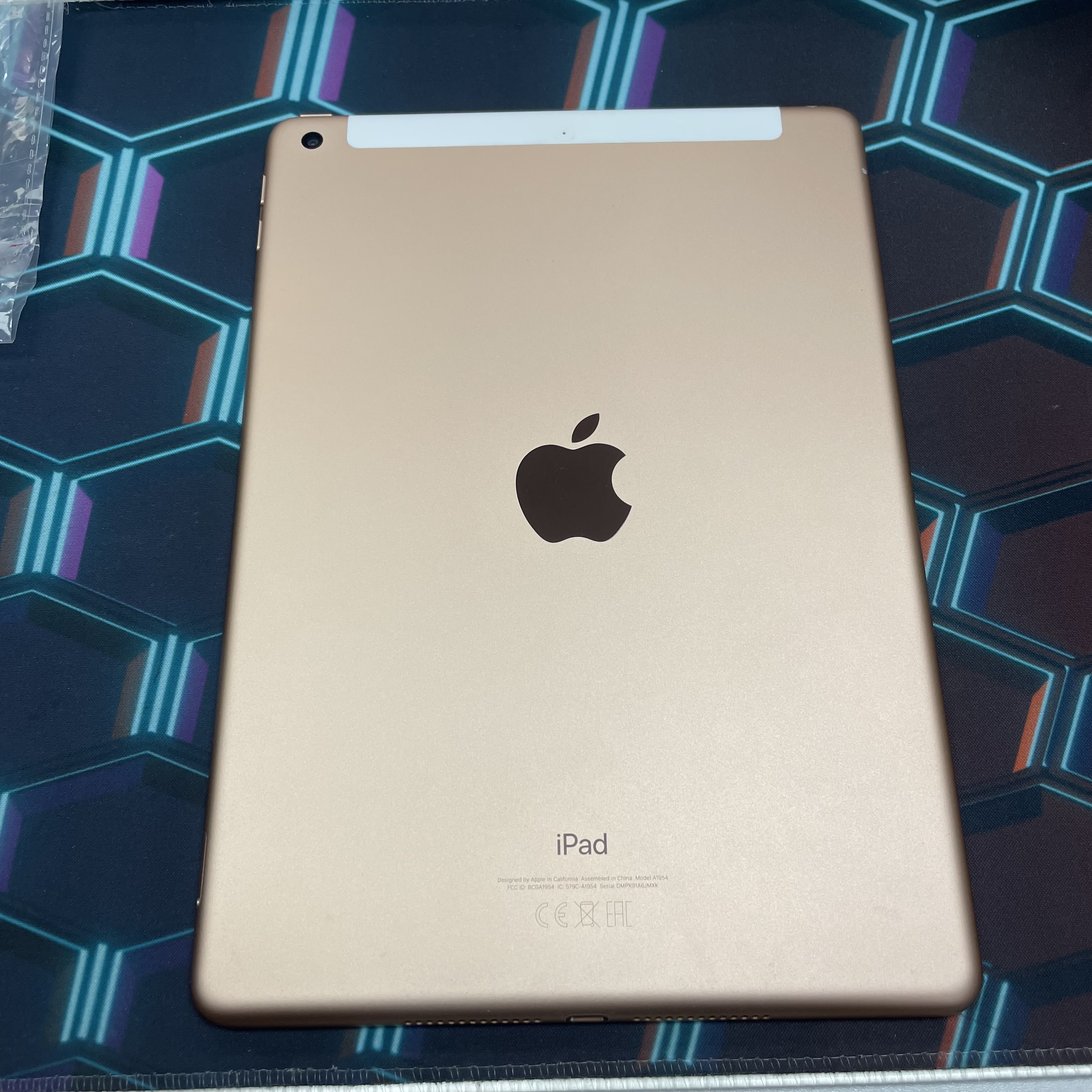 *639381 iPad 6 勁靚機 128GB 插卡版 粉色 pink