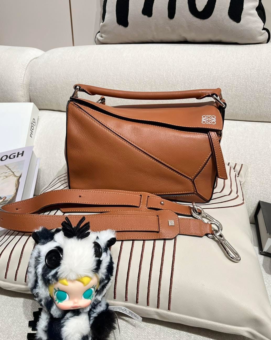 Loewe puzzle small tan calfskin  100%Authentic, 95%New✅Dust bag