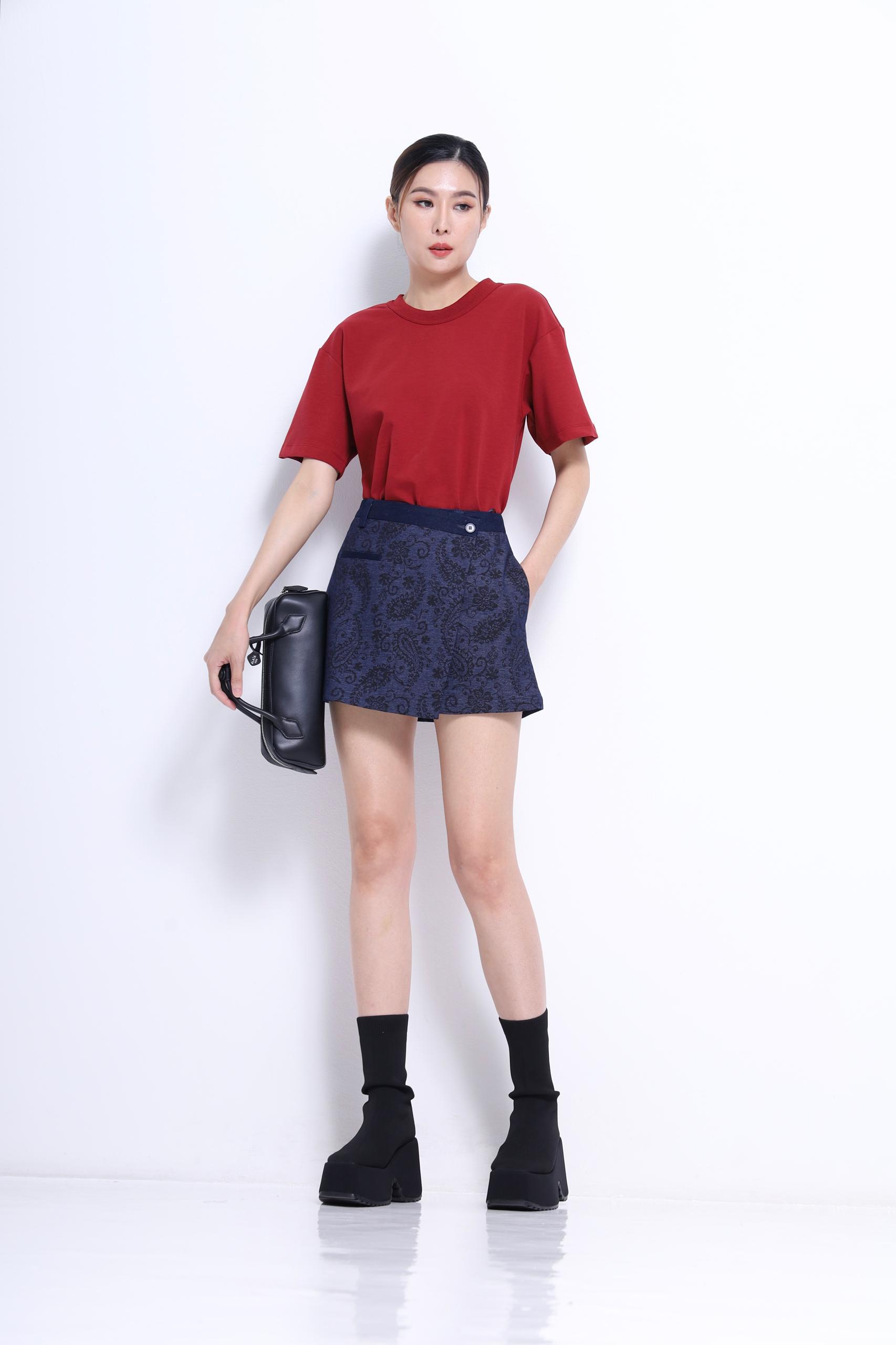 舒适百搭上衣 背部有彩带设计 2636