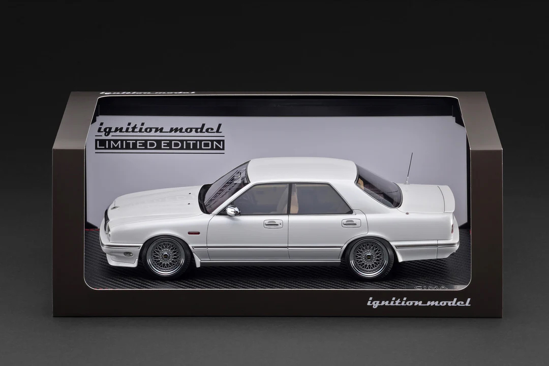 PRE-ORDER (Deposit) IG3899 NISSAN GLORIA CIMA (Y31) Pearl White