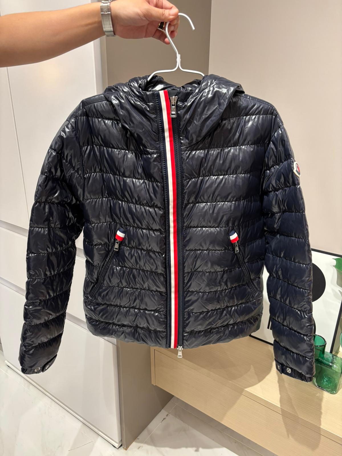MONCLER outer size 1 ,90% Down, 10 % Feather Outer 90%鵝絨,10%羽毛 navy外套 98%new