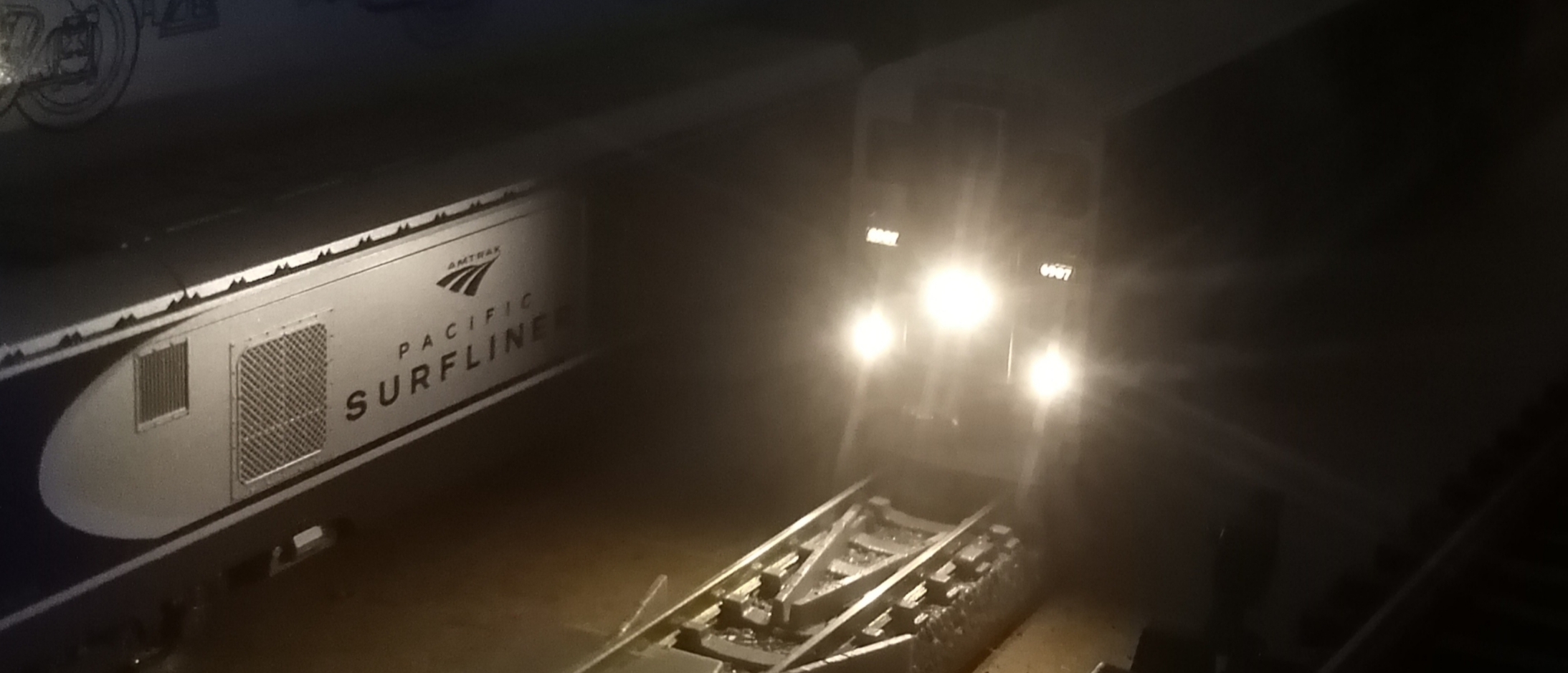Kato 10-9001，SC44 Charger Amtrak Pacific Surfliner 動力火車頭加三客車卡套 DCC 數碼版本