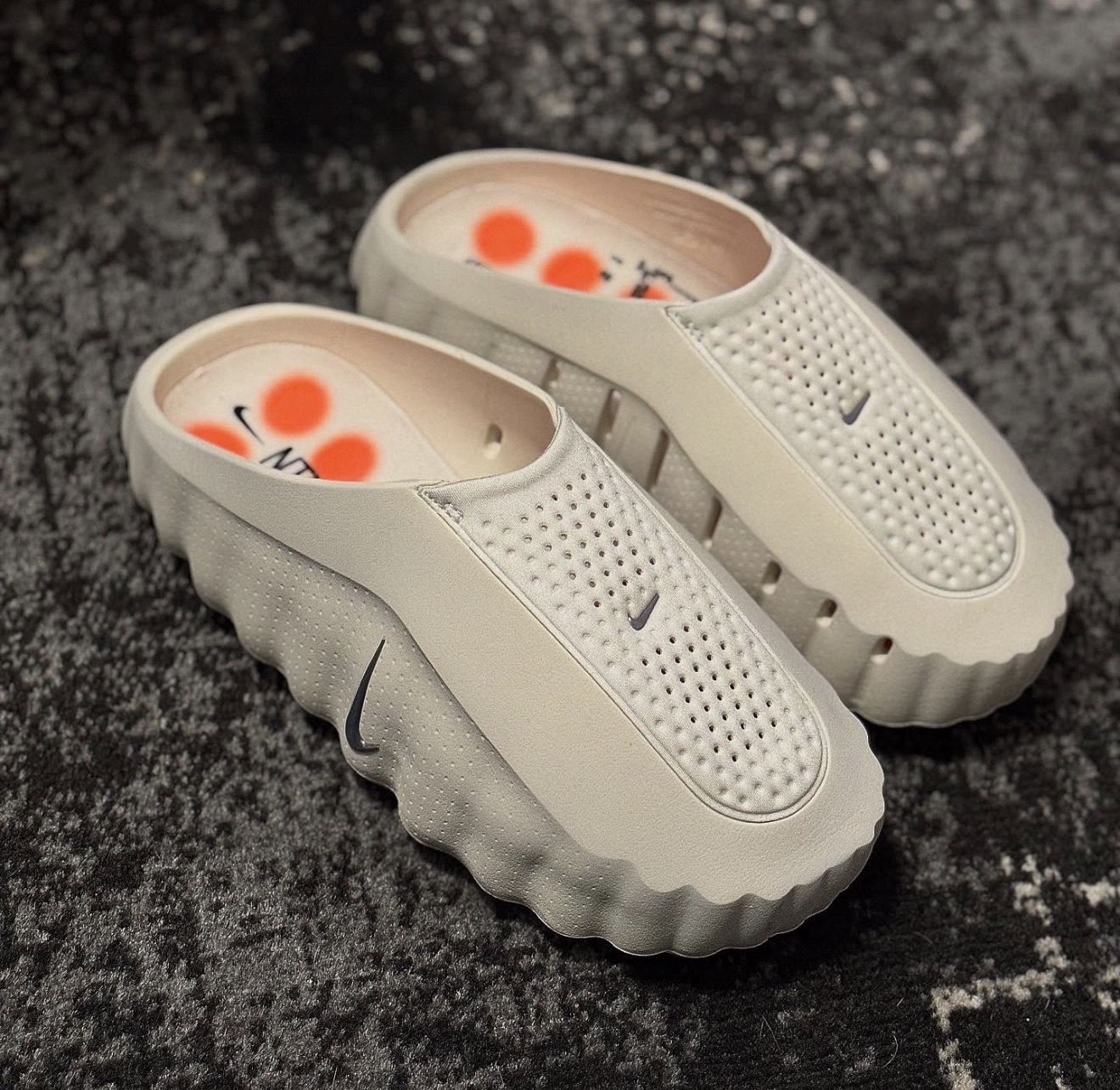 HQ4307-002 Nike Mind 001 Slide Light Bone HQ4307-002