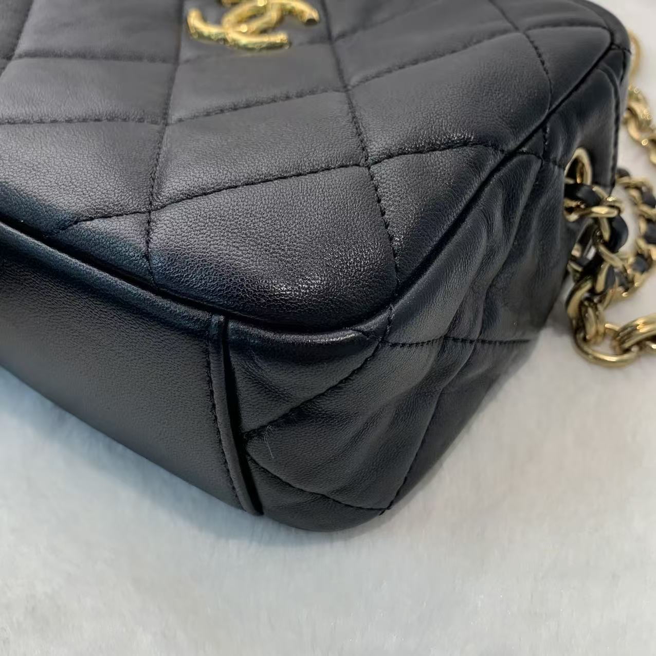 Chanel 相機包 22A  高級感菱格紋配金色logo珍珠斜孭鏈
