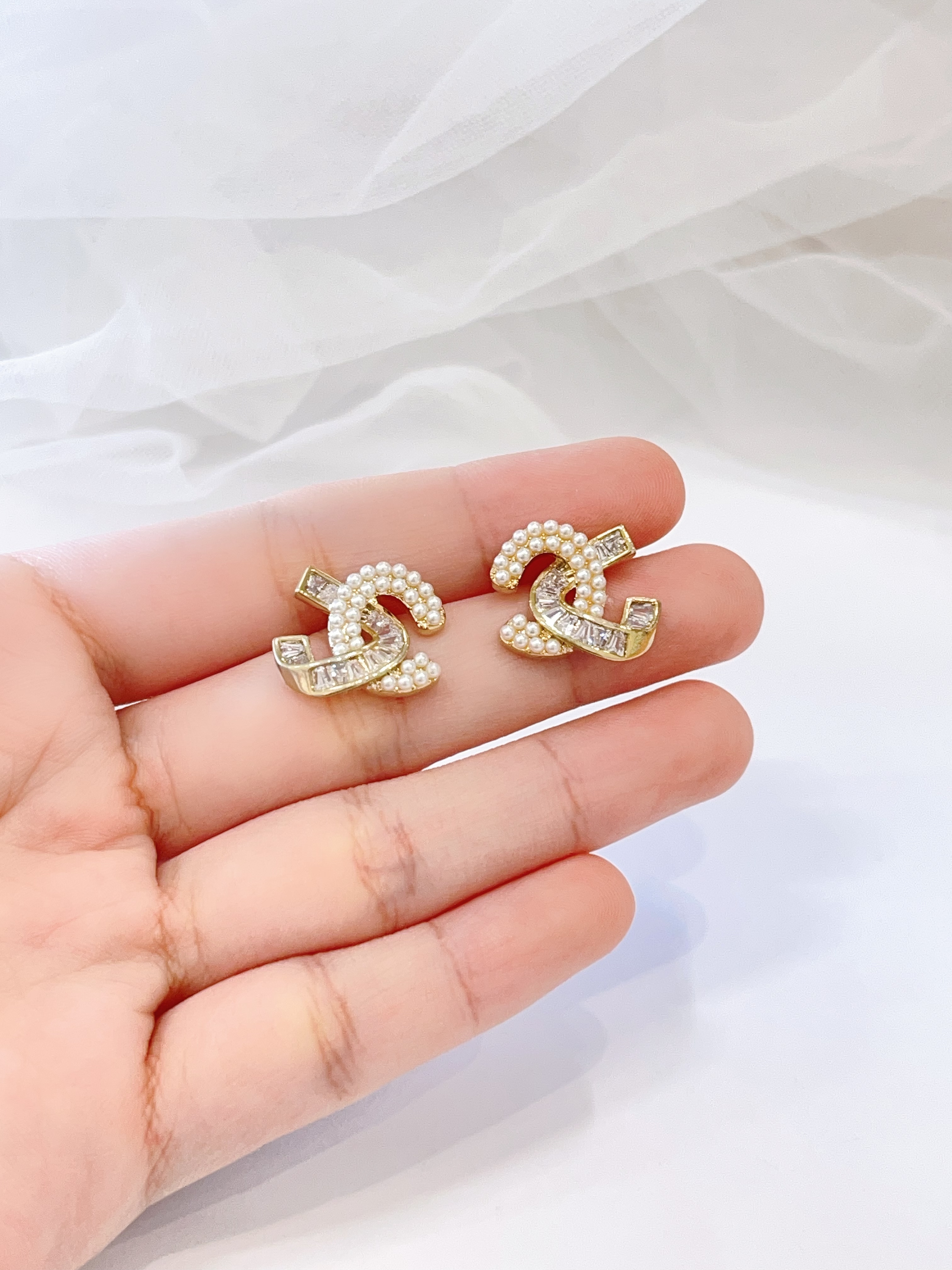 双C珍珠锆石耳环