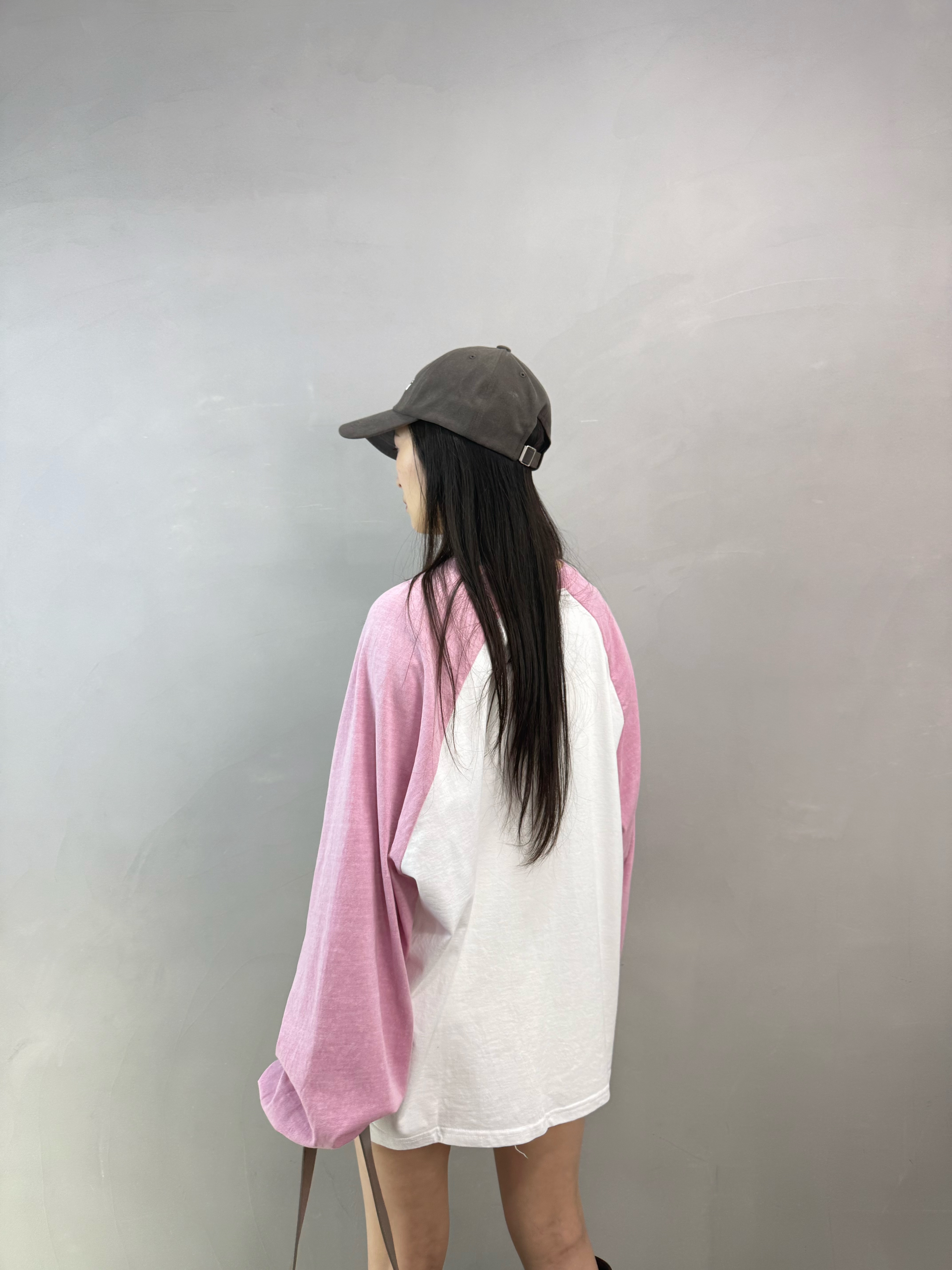 I23 牛角英文字長tee