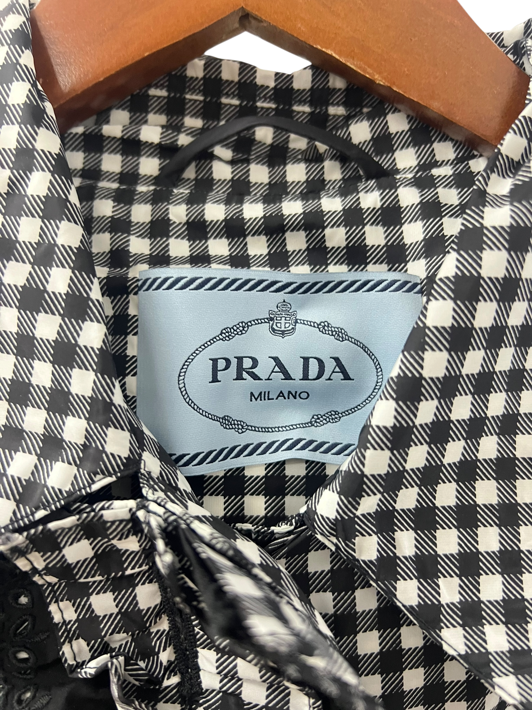 Pre-owned PRADA Windbreaker Jacket / Product Code: 26053111