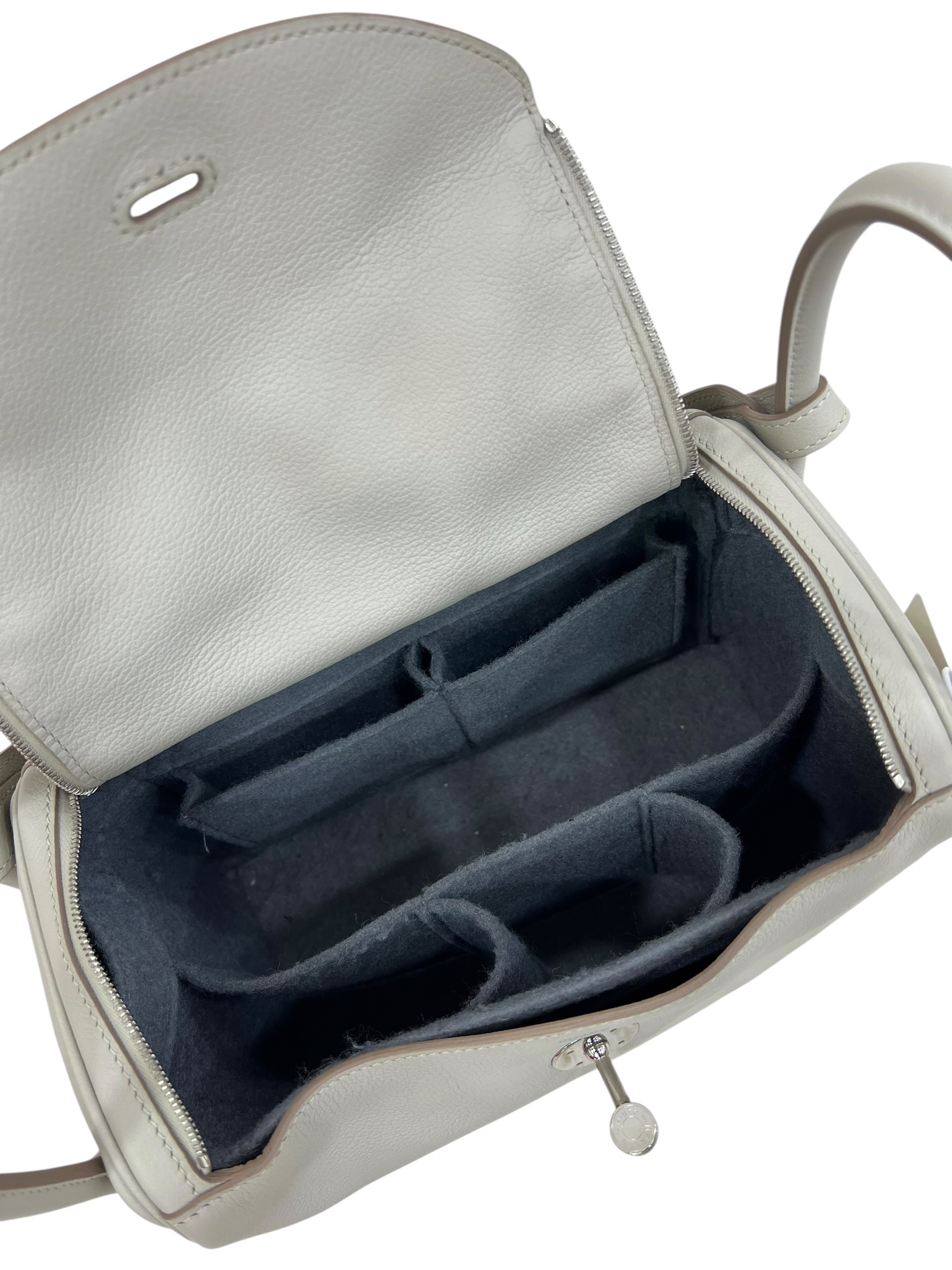 Pre-Owned HERMÉS Lindy 26 Stamp A / Product Code: 071703