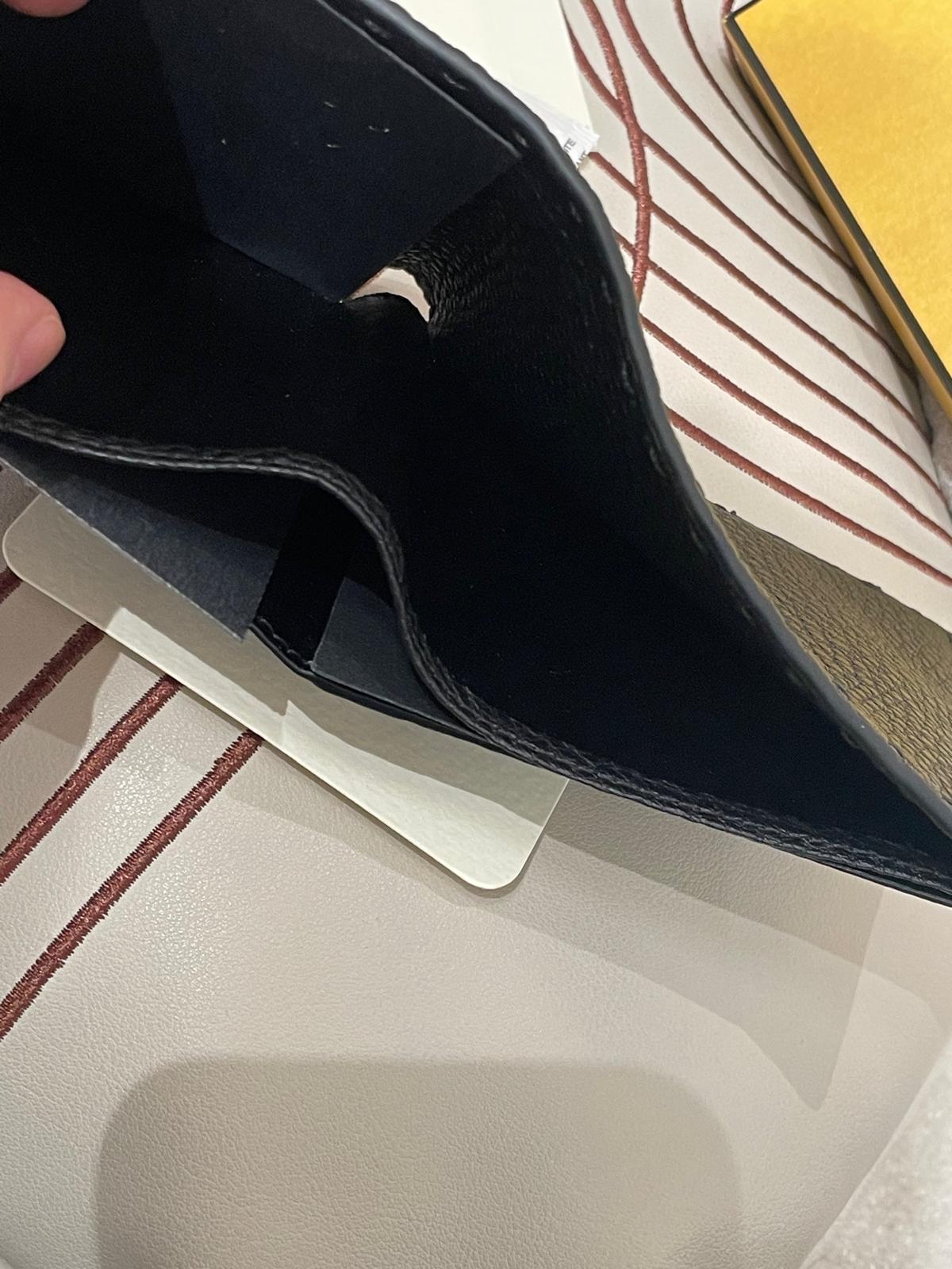 Fendi Bi-fold wallet Calfskin 黑色小牛皮短銀包 100%Authentic,未使用品✅box