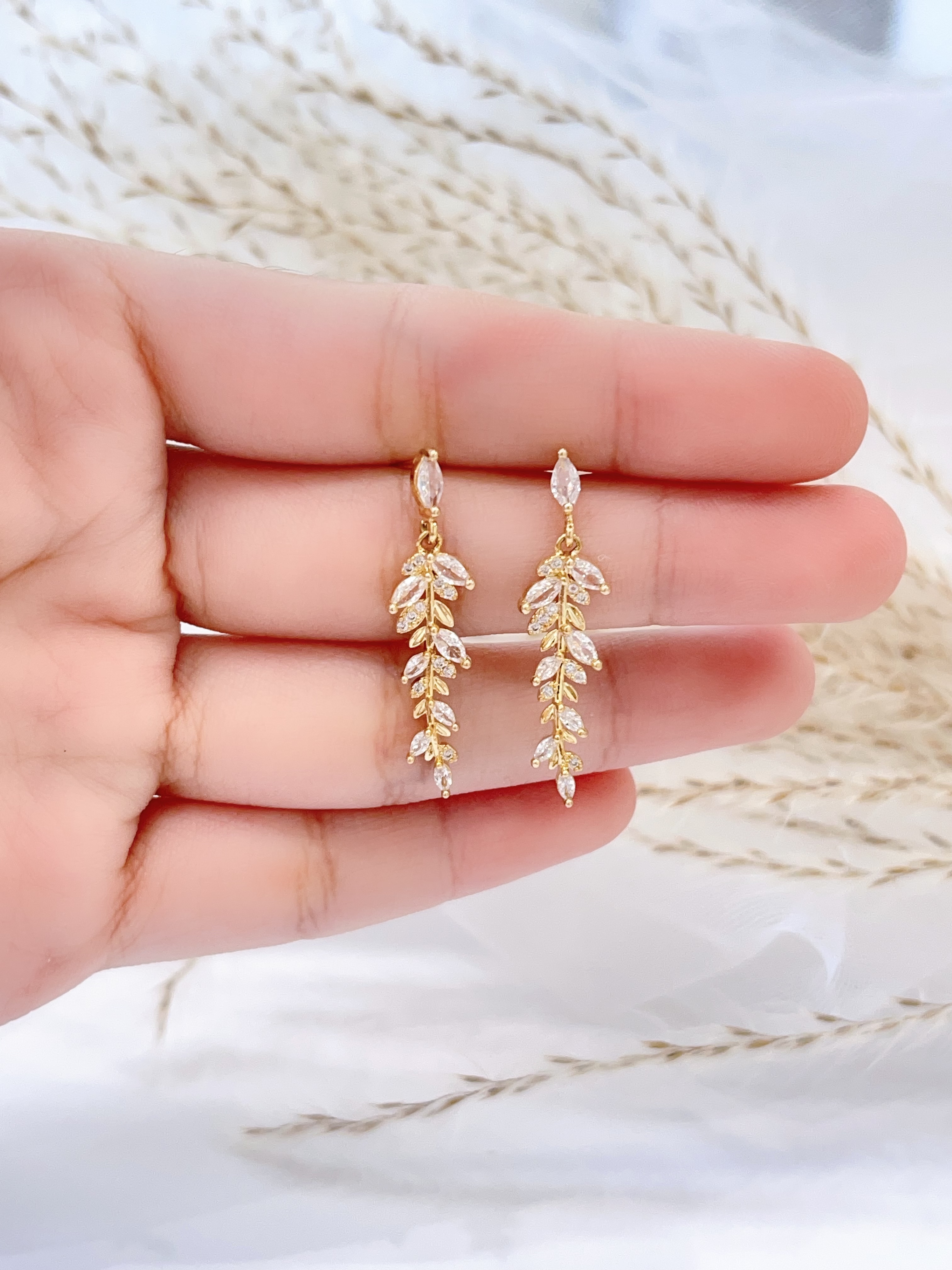 金色晶钻叶形耳环