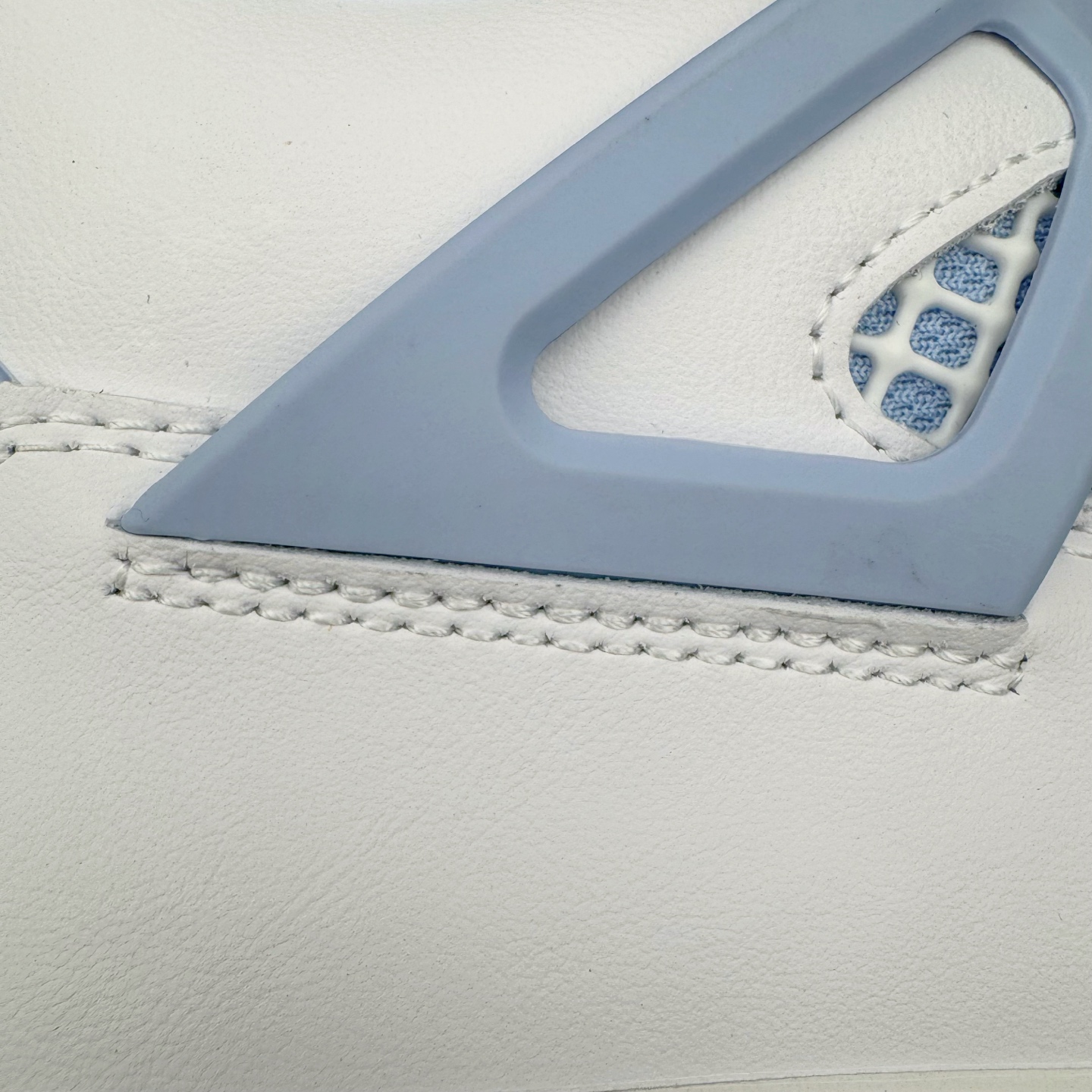 Air Jordan 4 Retro "Forget Me Not" HV0823-100