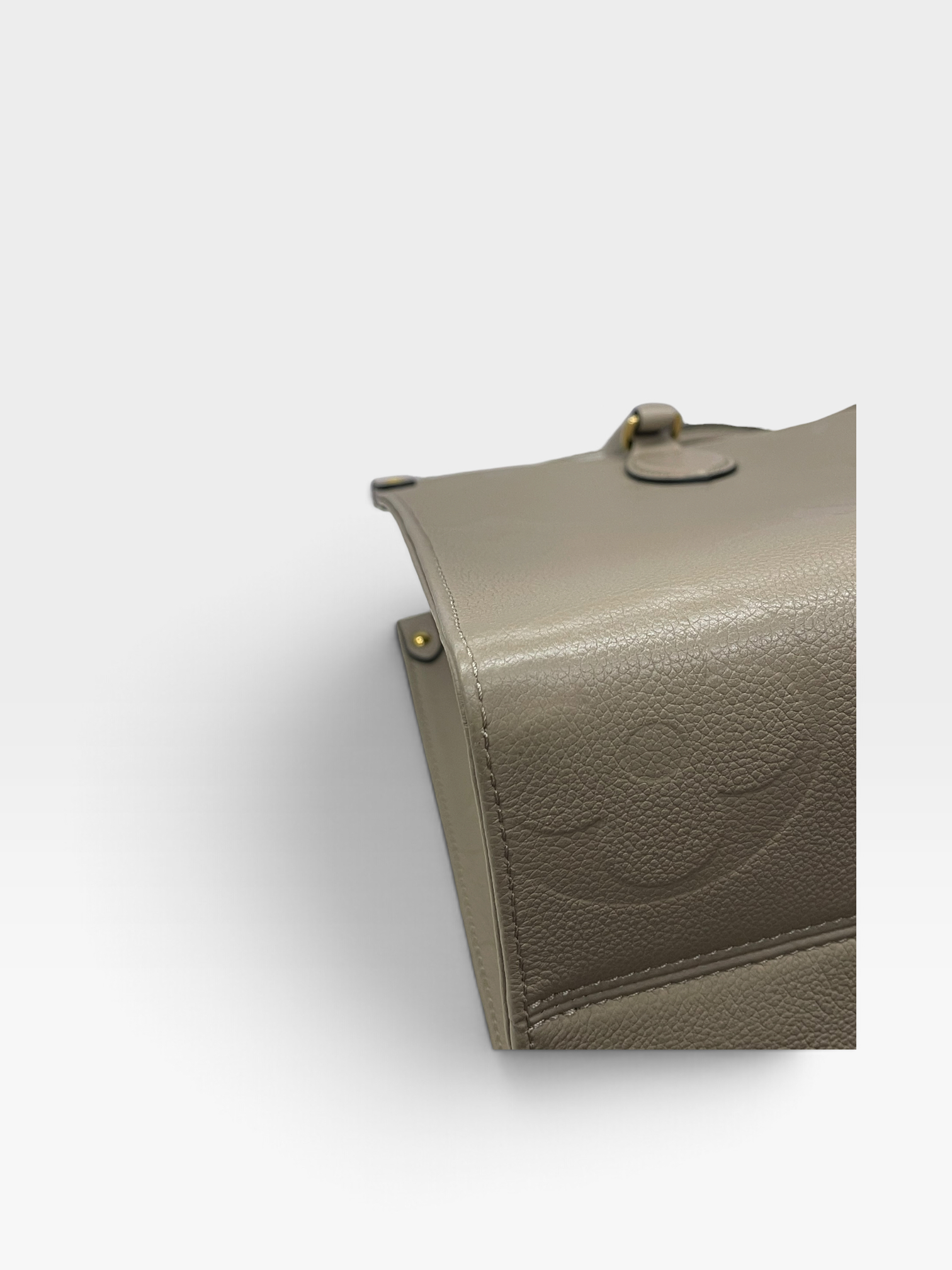 Pre-Owned LV On The Go MM / Product Code: 091016