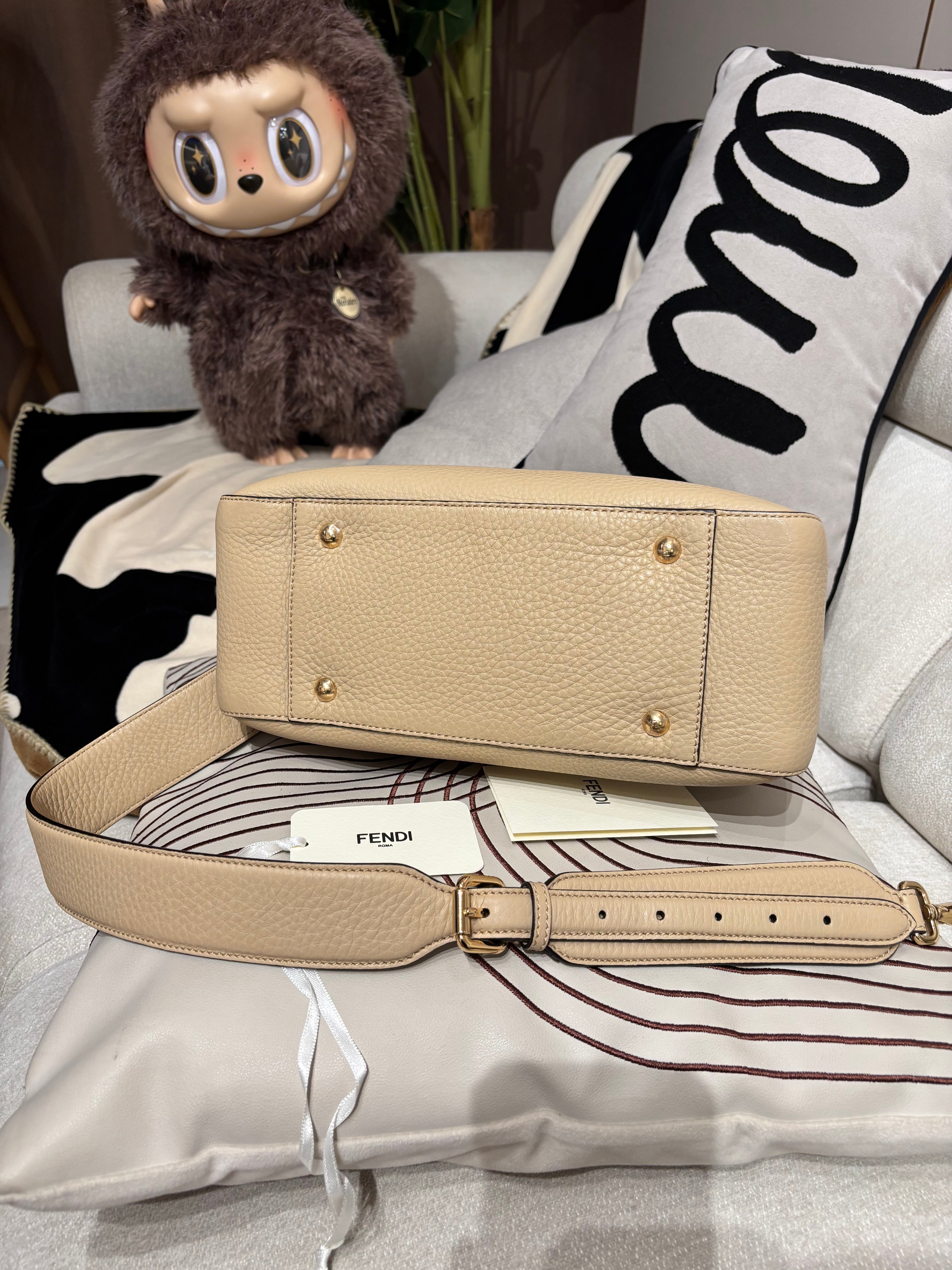Fendi 2way bag beige calfskin  100%Authentic, unused 全新未使用品 ✅Tap booklet ✅Dust bag