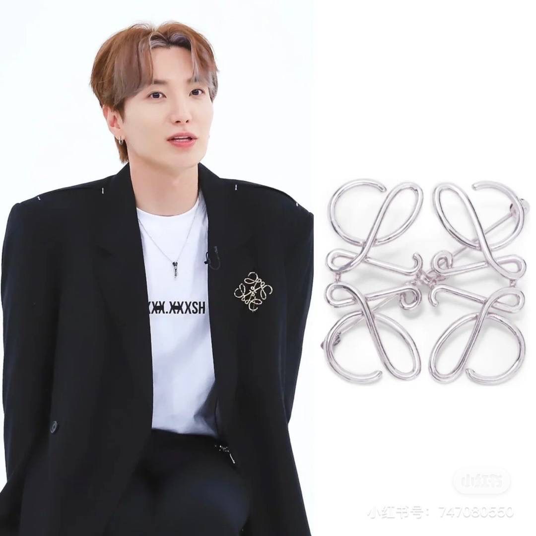 👑人气单品: LOE饰品胸针👑💏【金色/银色】 ❤️纯黄铜，真空电镀18K真金，纯德国进口设备铸造，精湛的手工艺，顶级还原。👌🏻 ❤️尺寸约5.1*4.7*0.15cm