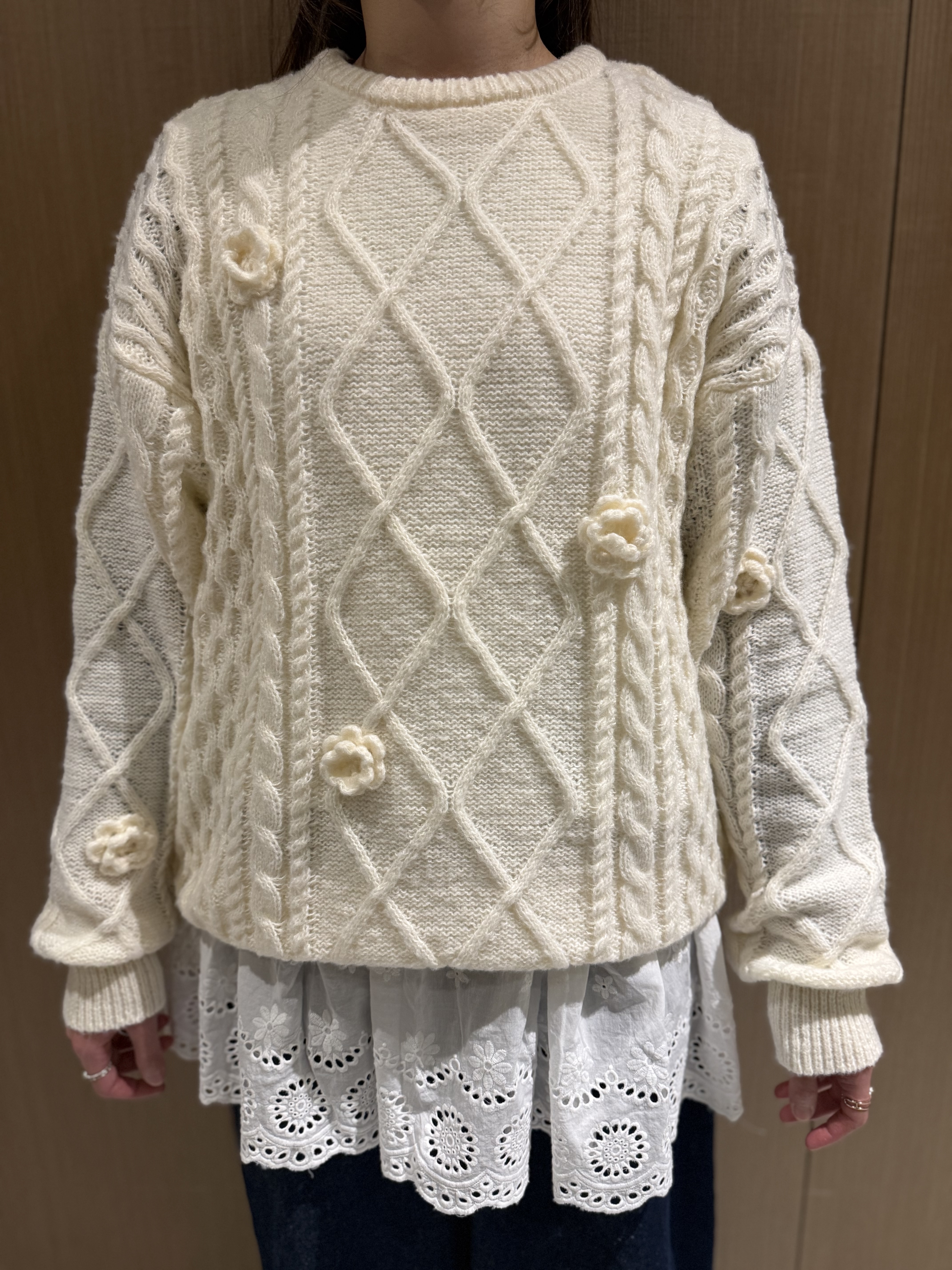 立體刺繡花冷衫（白色）