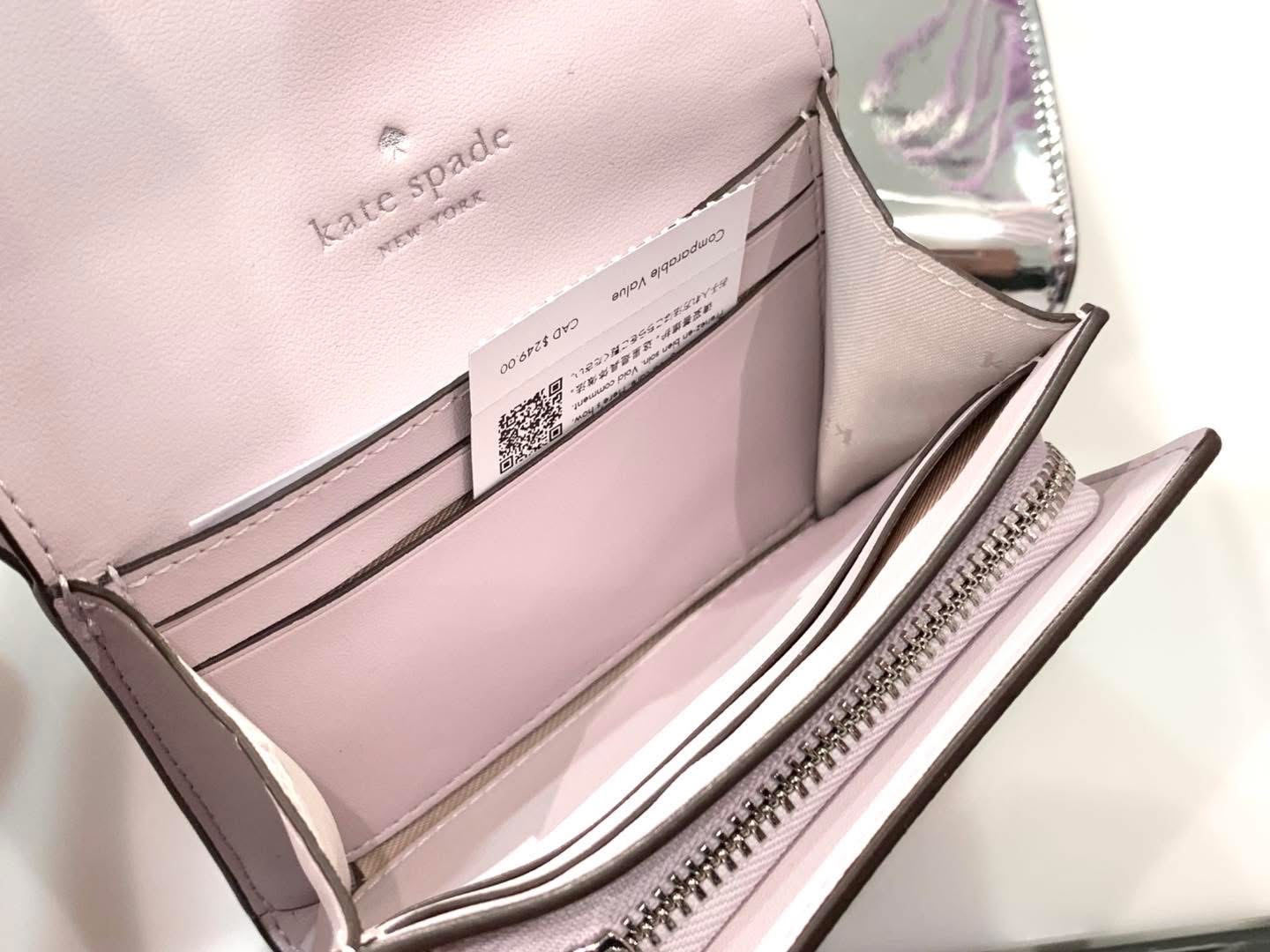 ✈️🇺🇸🇨🇦方便實用嘅Kate Spade ♠️ New York Outlet 短摺銀包現貨🤍🖤❤️💜