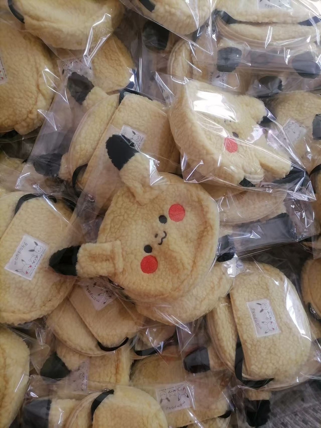 O0003 比卡超斜咩袋仔