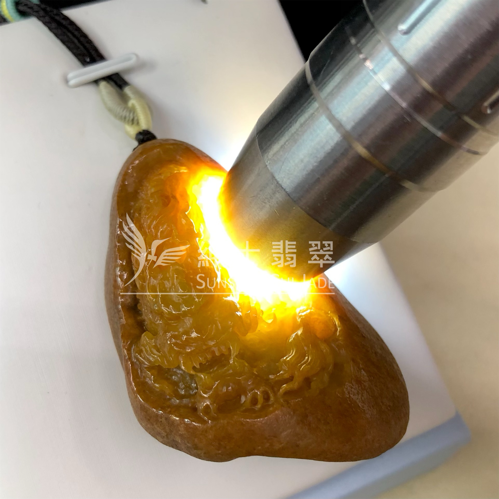#E00208 🎁翡色龍型原石吊墜 