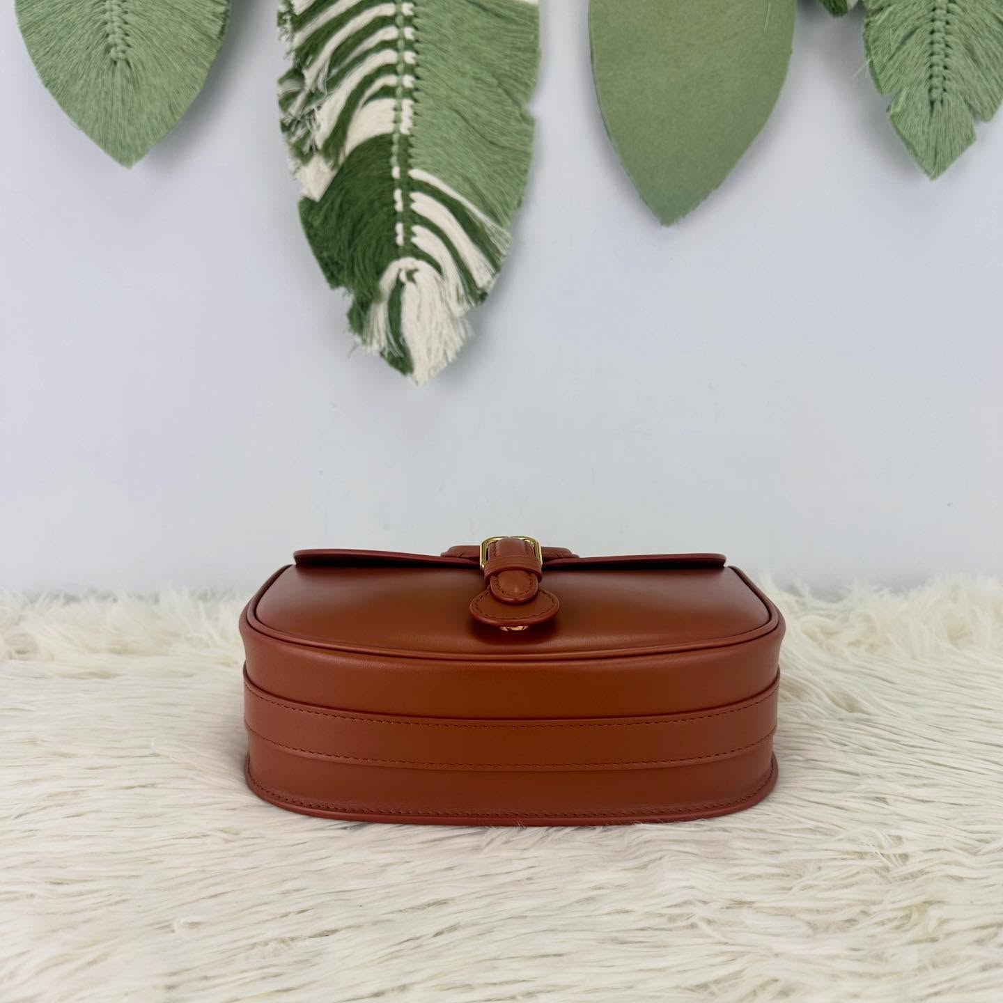 DIOR 🤍PRE OWNED BOBBY Medium 焦糖色金扣郵差包 2024年🤎