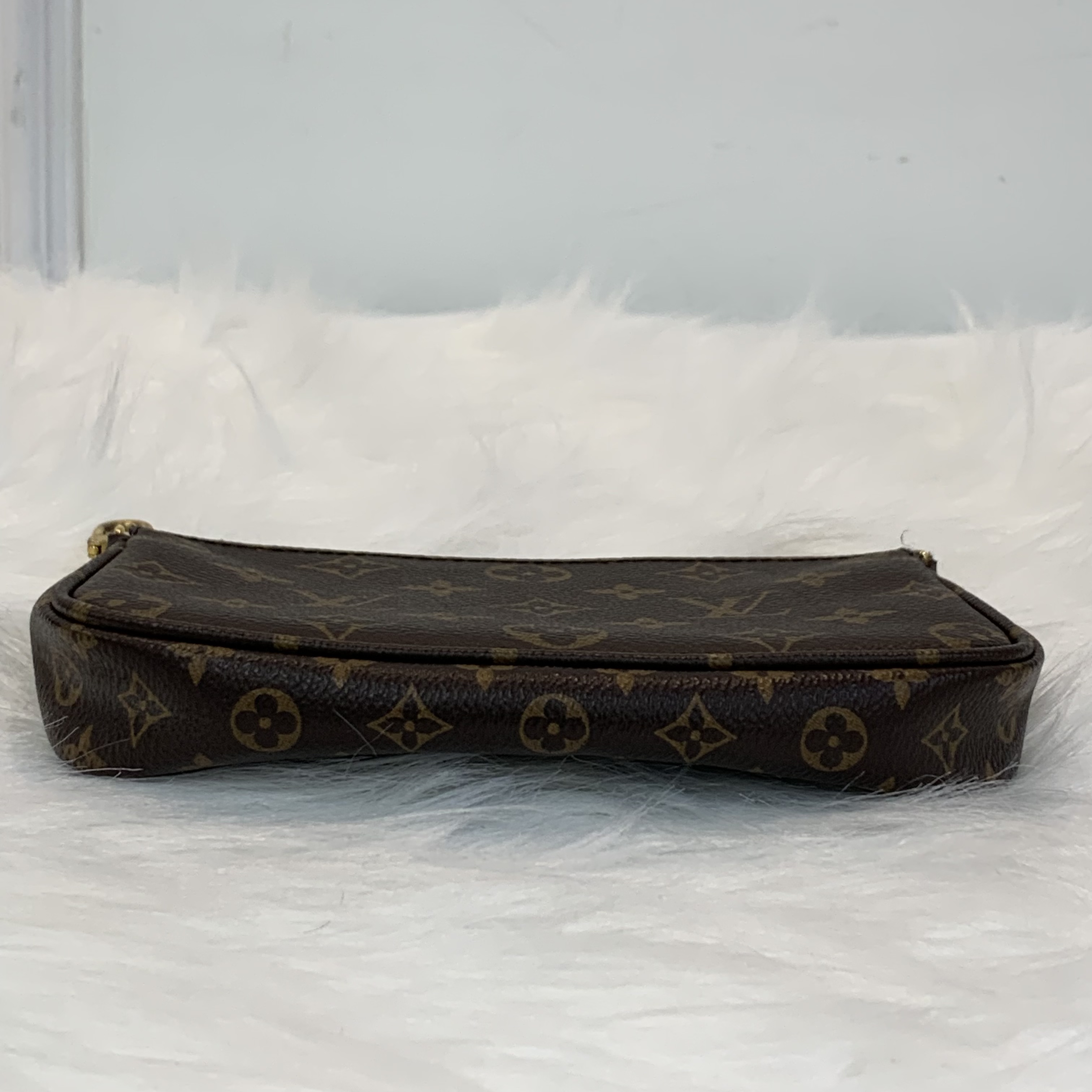 LV老花五合一金扣手挽肩背棕色包