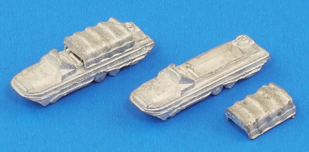 1/700 WWII U.S. Military Vehicle Set 2 (Includes 2 Metal DUKW 353 Vehicles)