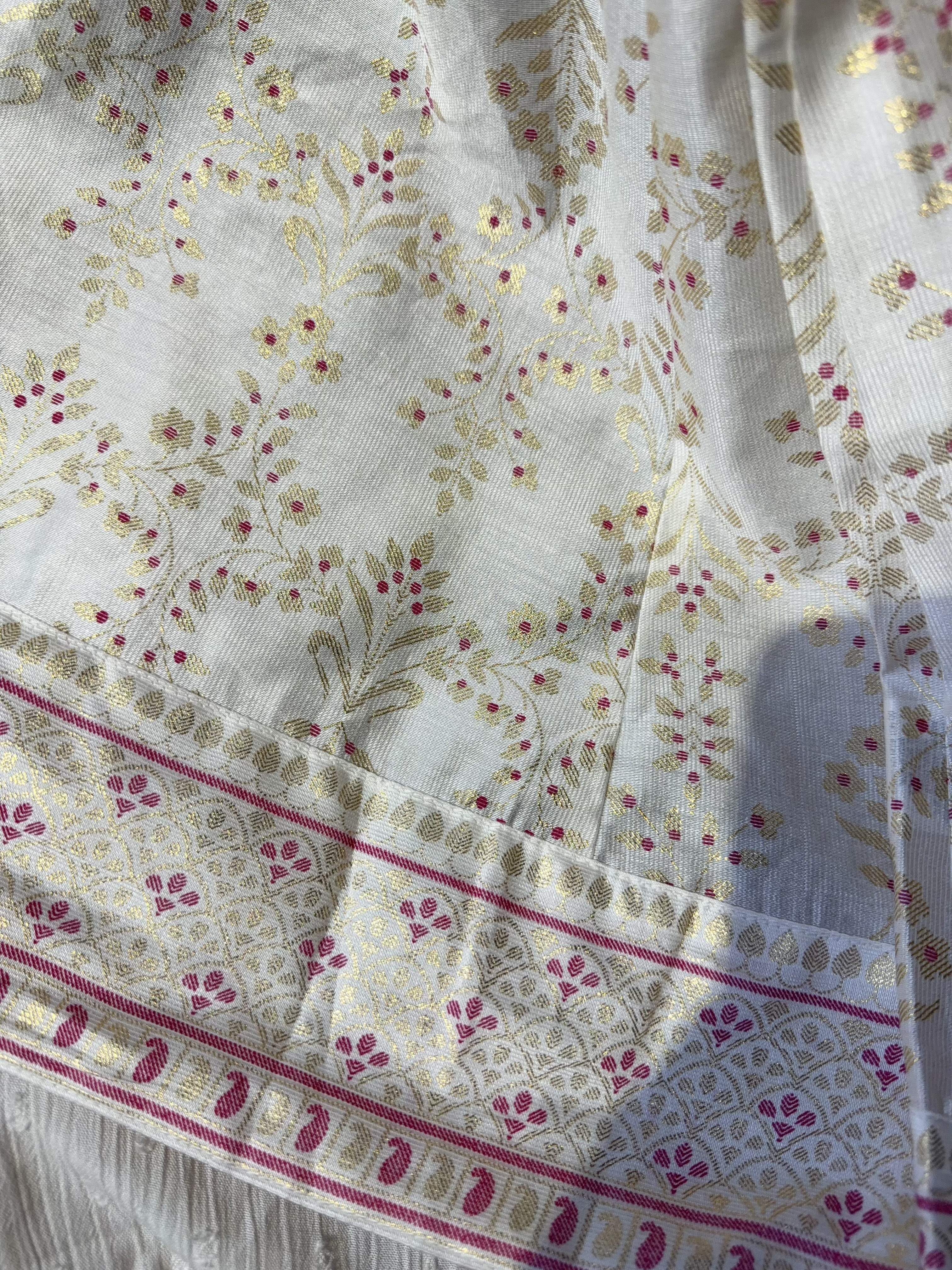 1662 Pearl White X Pink Emb. 12-cloth 4-Rope OP 49"