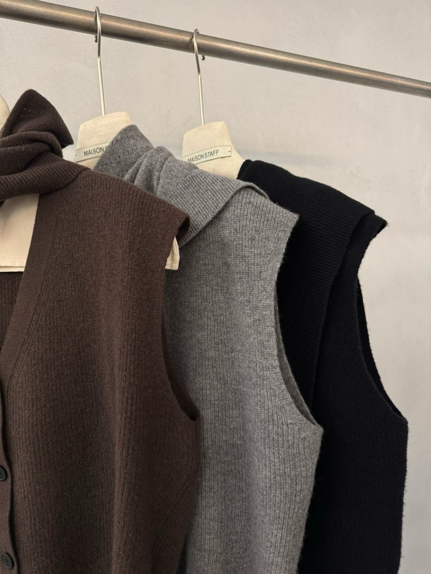 (2026FW) MAISONSTAFF - VEST  WITH SCARF