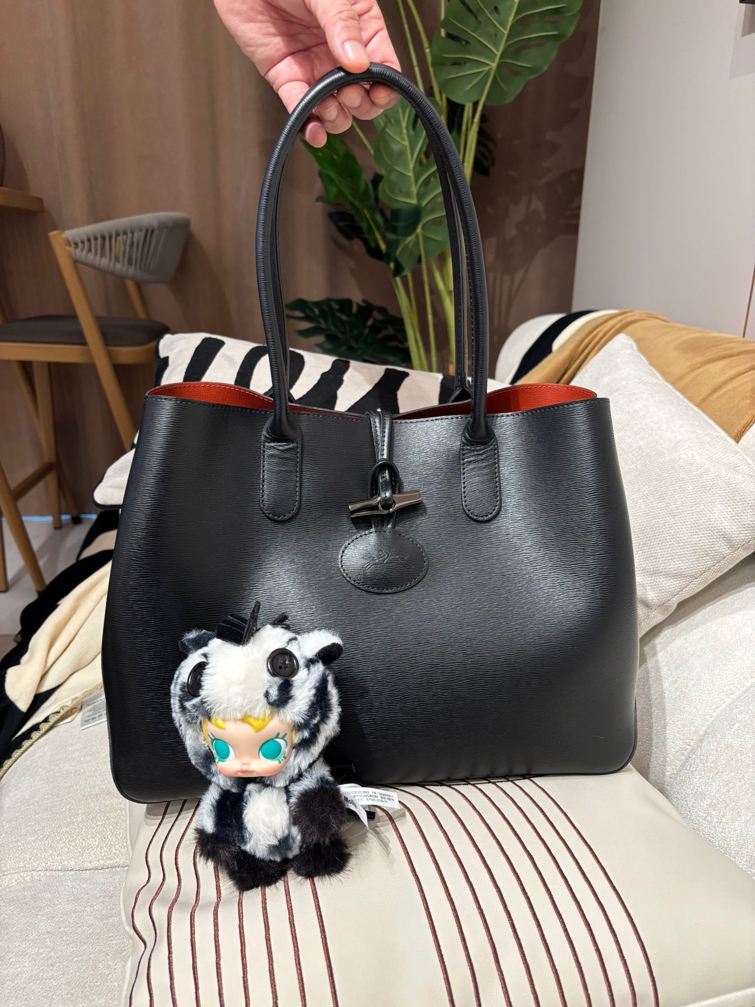 Longchamp tote bag black calfskin 26cm 100%Authentic ,95%new