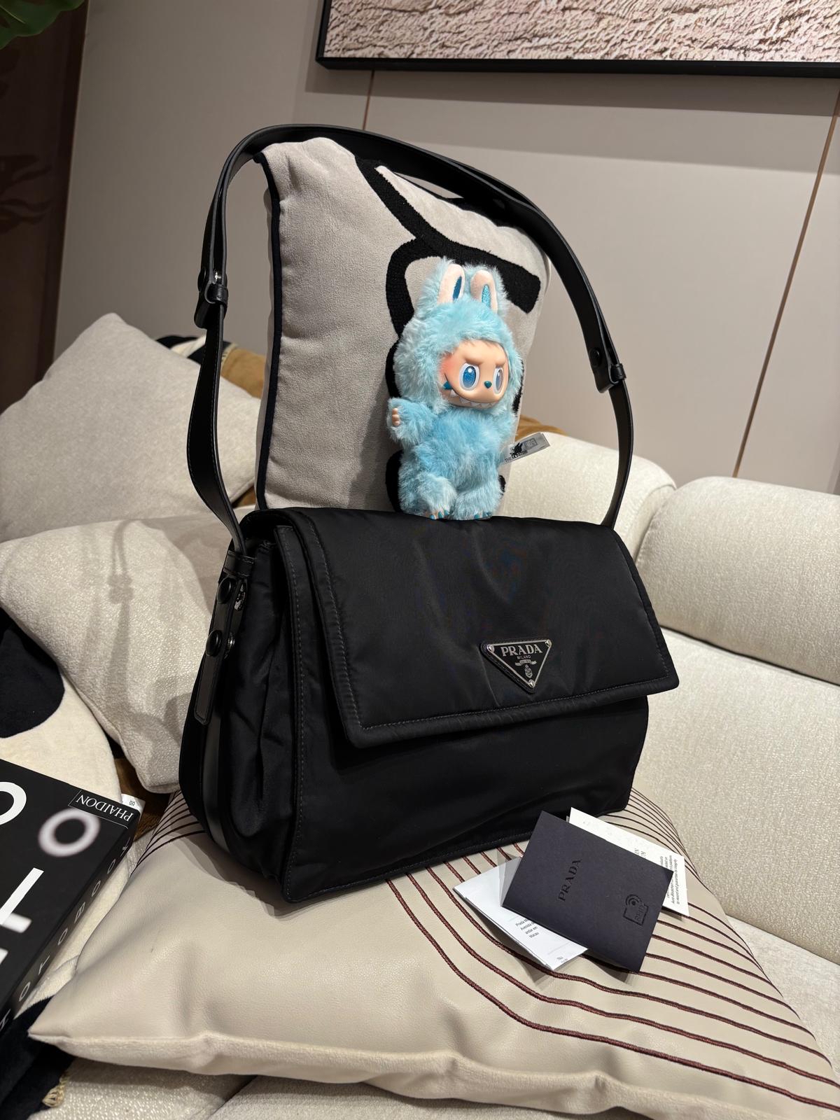 Prada Traveller Re-Nylon shoulder bag  100%Authentic, 98%new ✅certificate ✅dust bag 