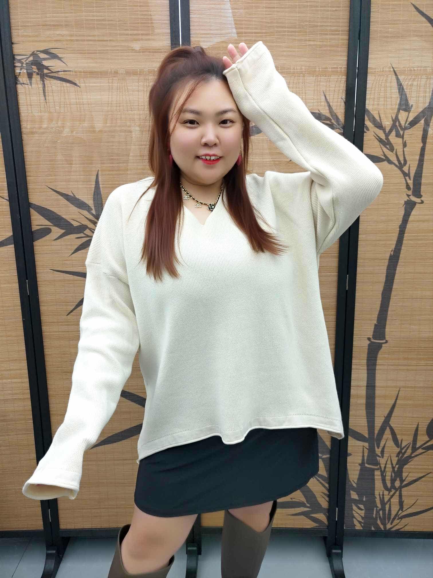 DDF07 2304 V领针织长袖单色上衣