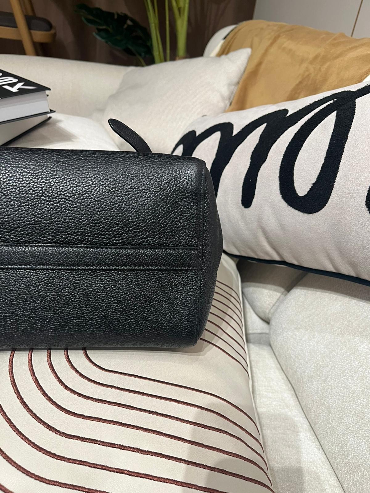PRADA Calfskin 2 way bag so back 黑色小牛皮兩用袋  100%Authentic, 98%New ✅Dust bag