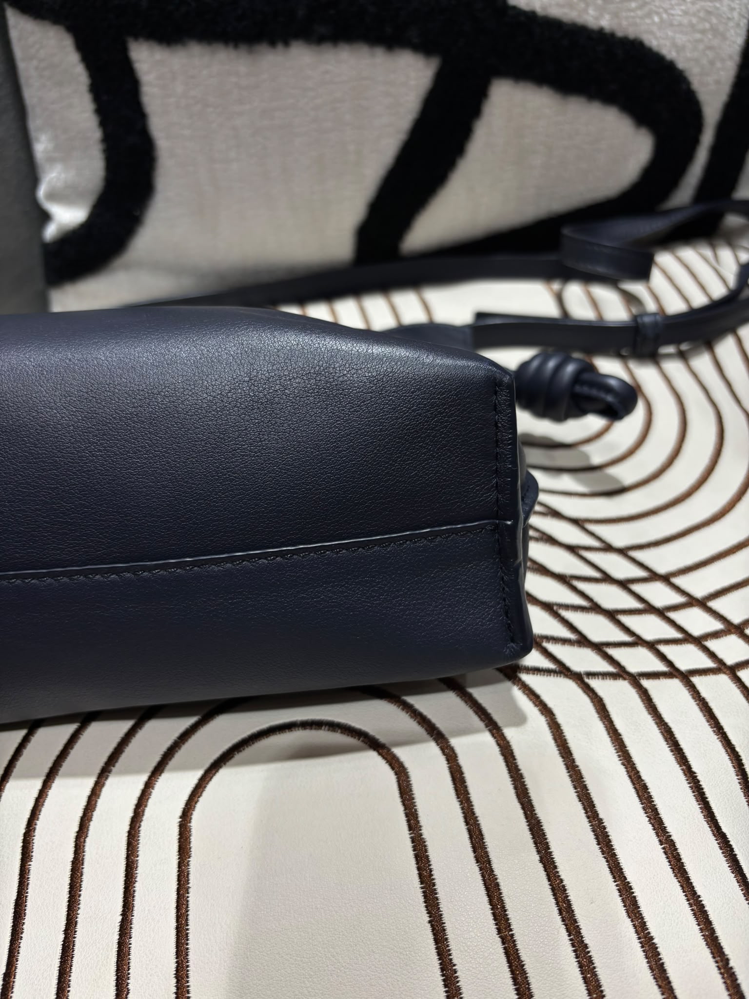 Loewe flamenco clutch 雲朵 limited edition 100%Authentic, 98%New ✅Dust bag