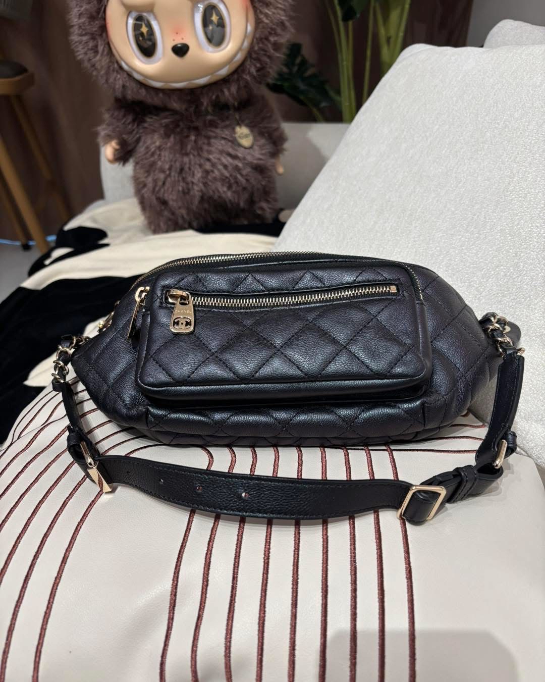 Chanel Waist Bag, Belt Bag hobo 100%Authentic,98%new ✅27card✅塵袋✅BOX